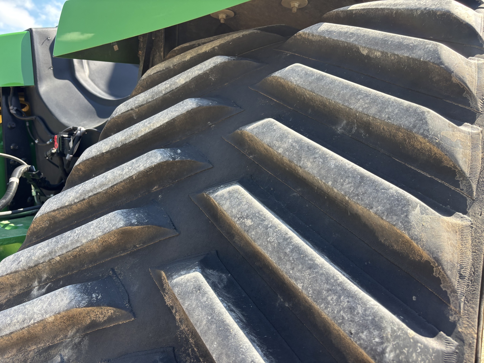2022 John Deere 9RX 590 Tractor