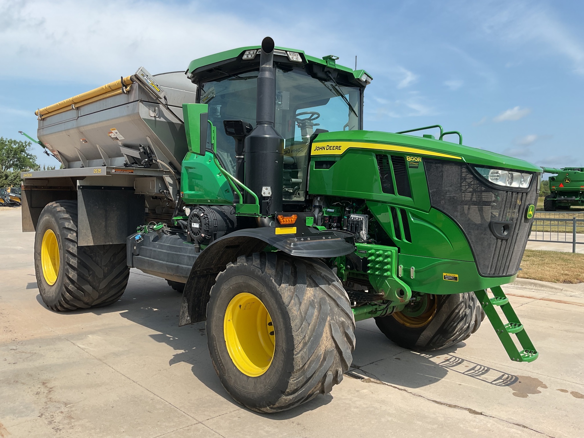 2022 John Deere 800R Self-Propelled Fertilizer Spreader