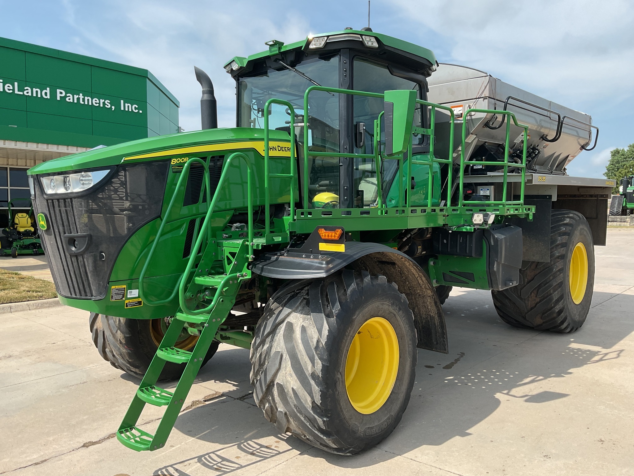 2022 John Deere 800R Self-Propelled Fertilizer Spreader