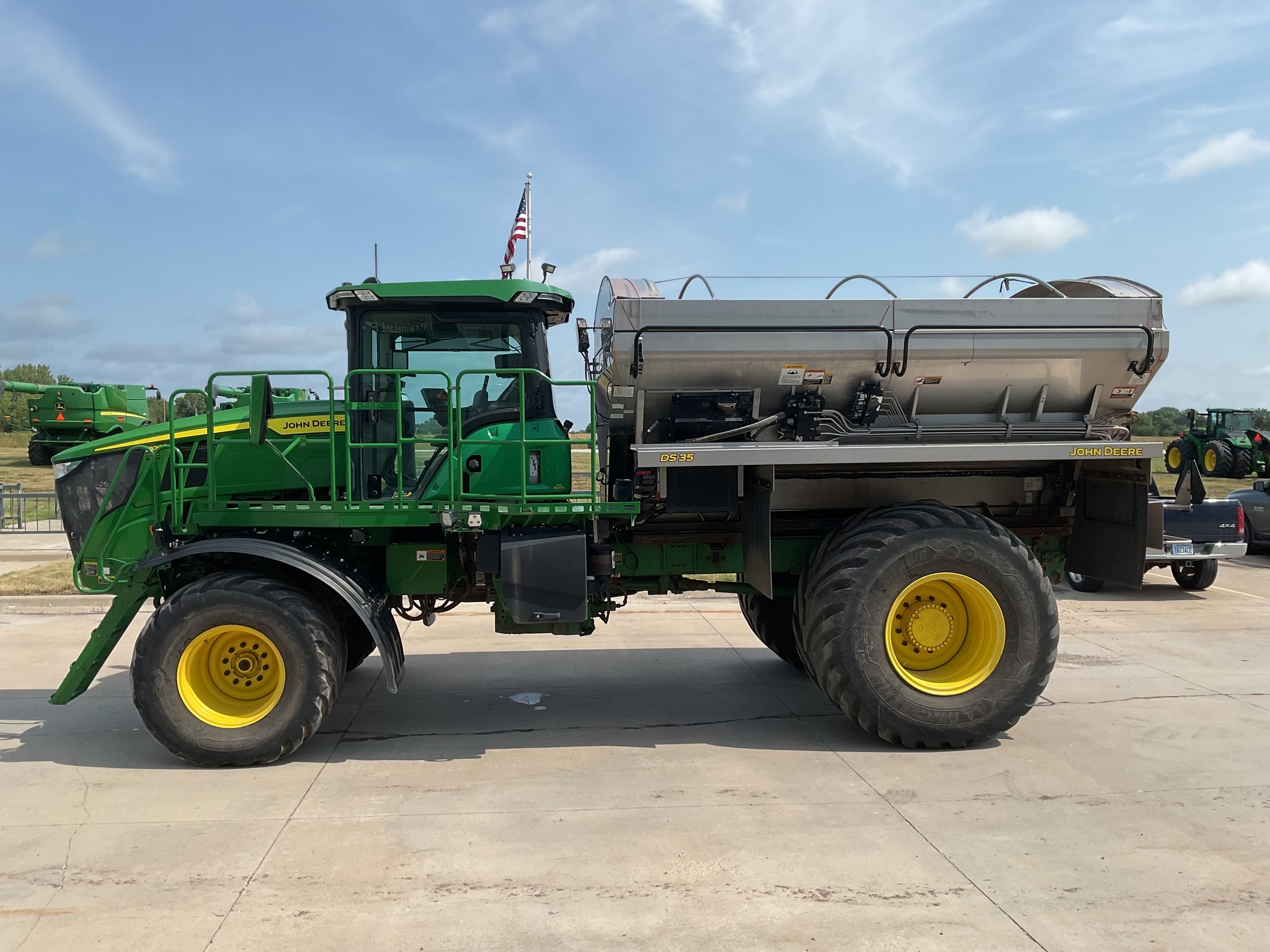 2022 John Deere 800R Self-Propelled Fertilizer Spreader