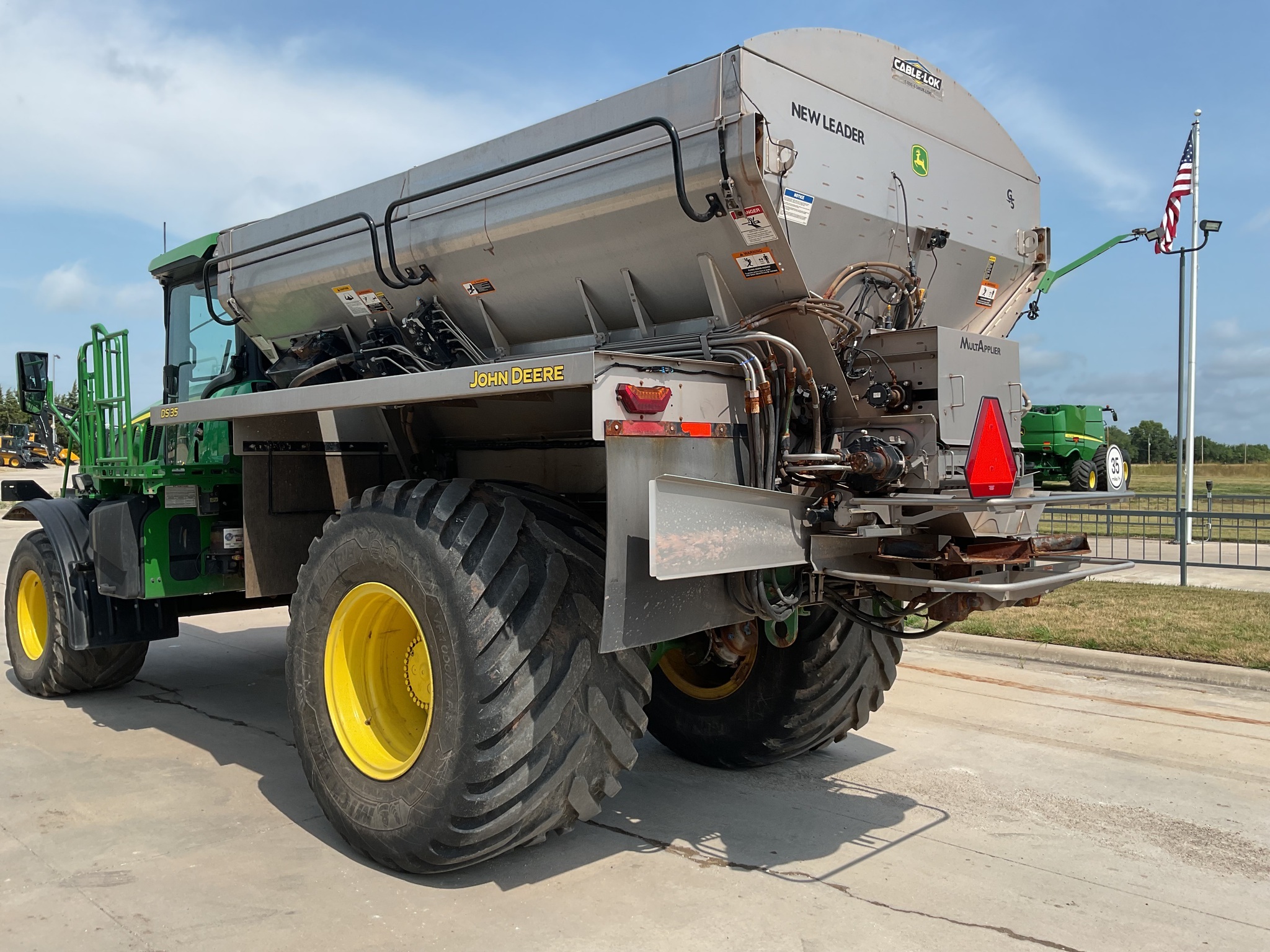 2022 John Deere 800R Self-Propelled Fertilizer Spreader