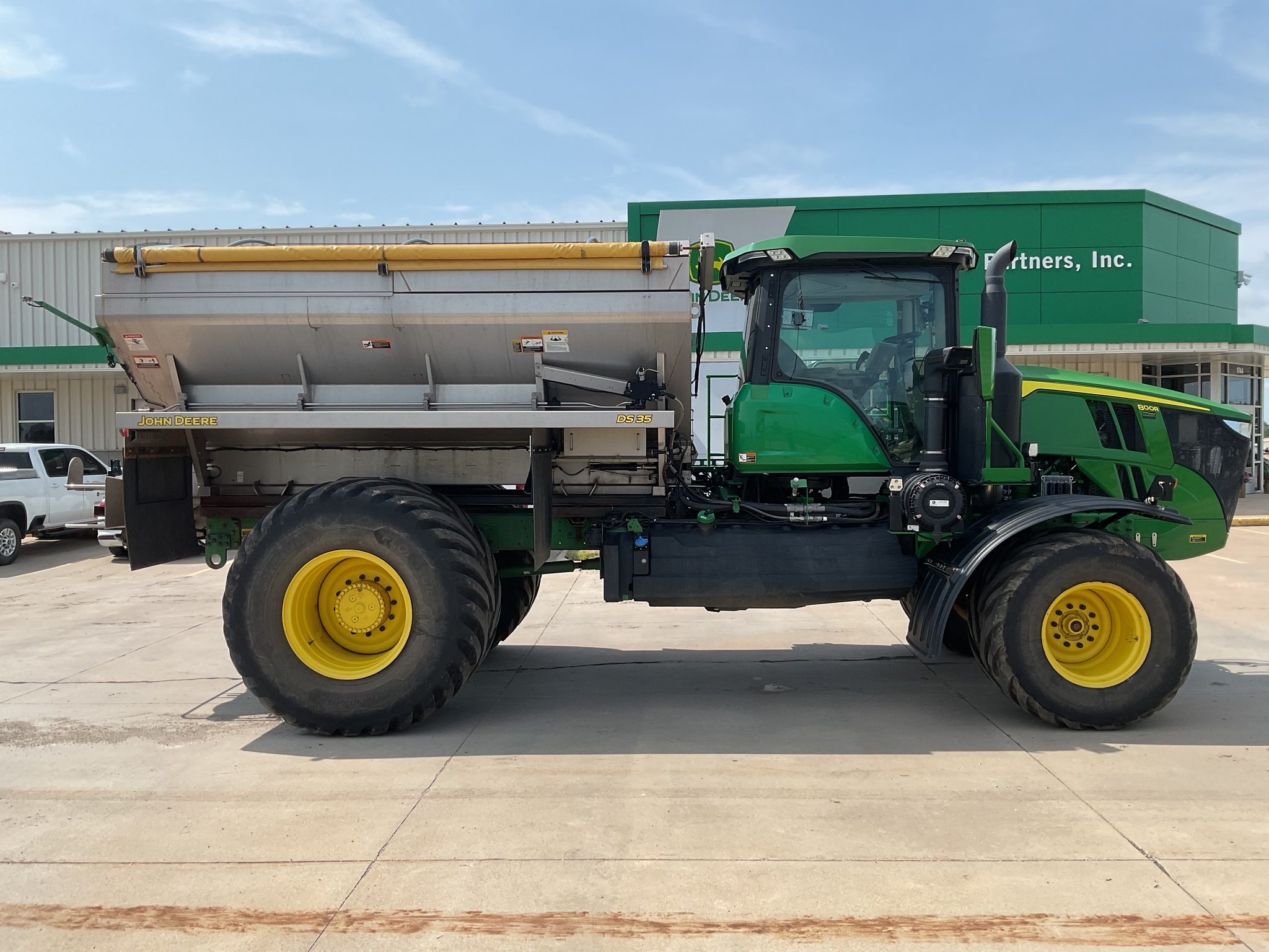 2022 John Deere 800R Self-Propelled Fertilizer Spreader