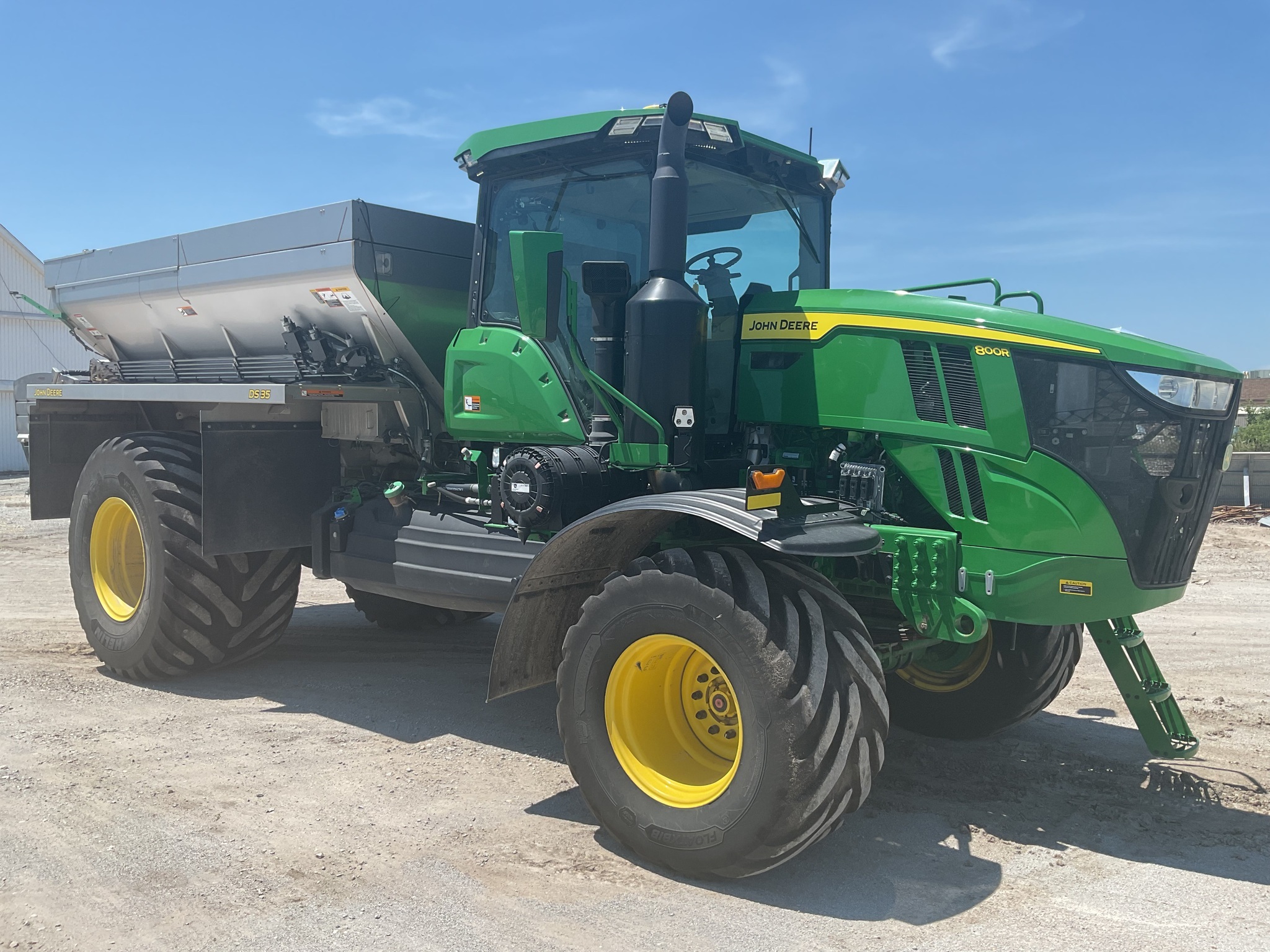 2022 John Deere 800R Self-Propelled Fertilizer Spreader