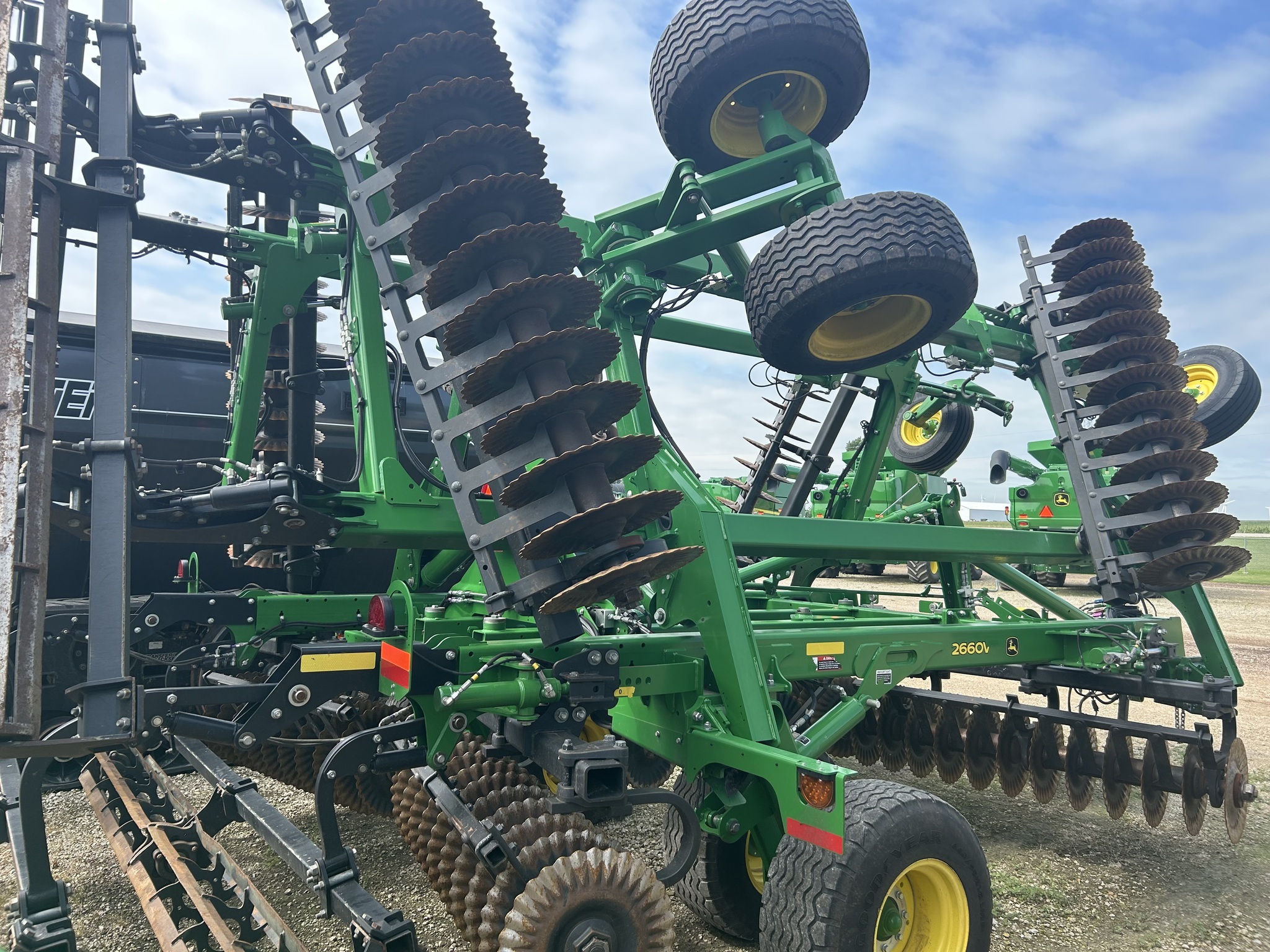 2022 John Deere 2660 Vertical Tillage