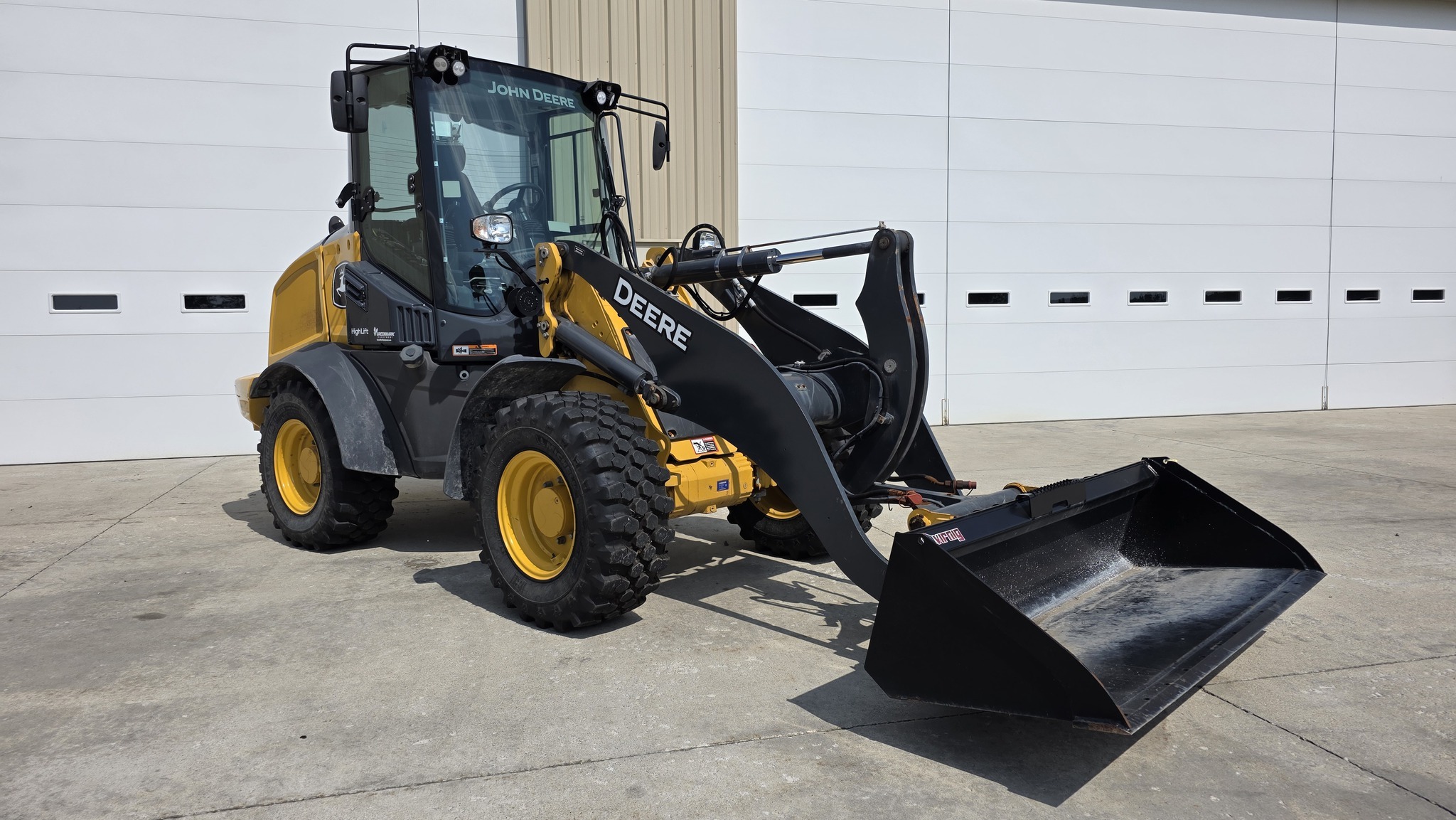 2022 John Deere 324L Front End Loader