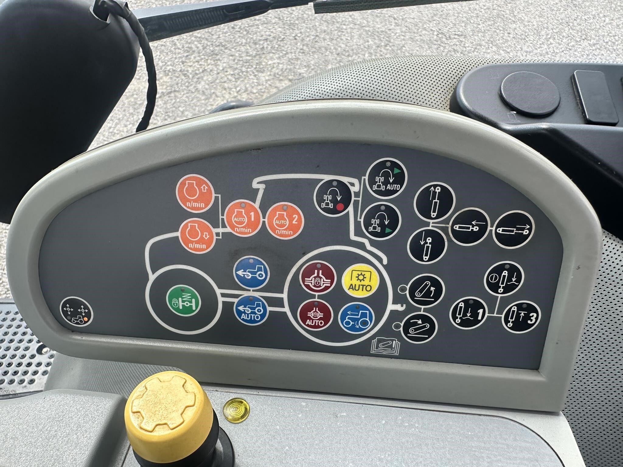 2015 New Holland T8.380 Tractor