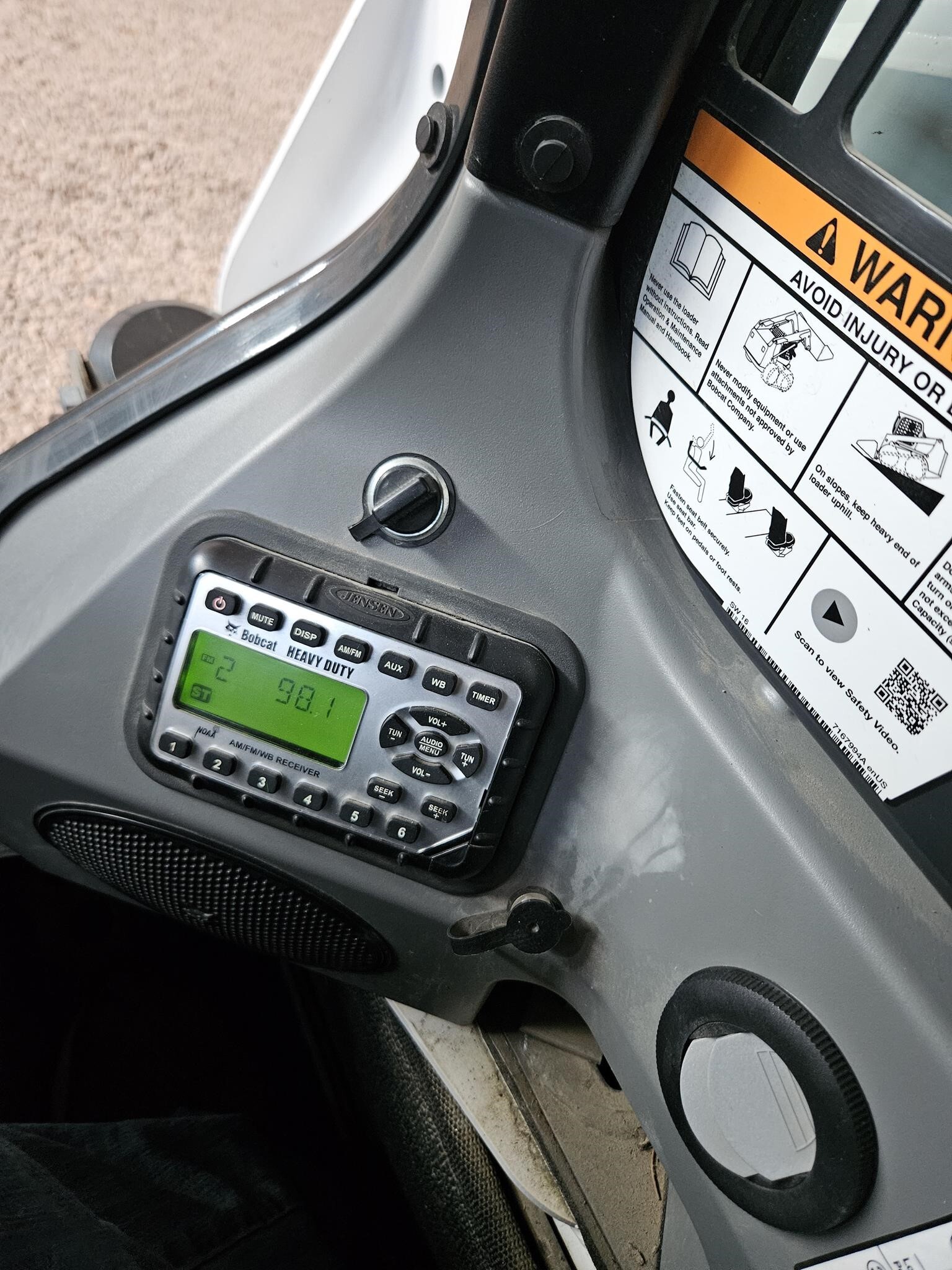 2018 Bobcat S850 Loaders and Lift