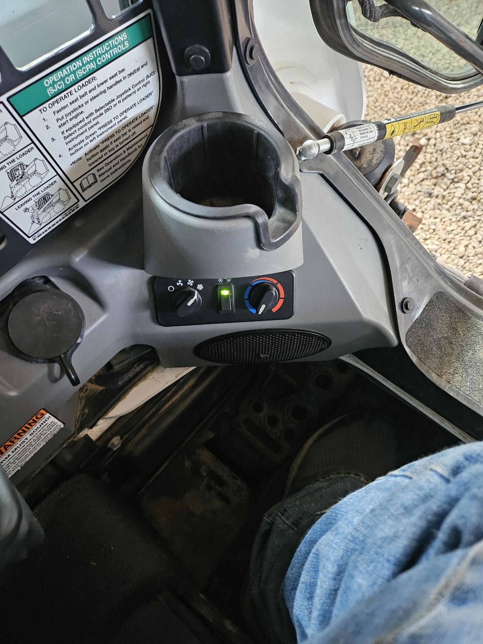 2018 Bobcat S850 Loaders and Lift