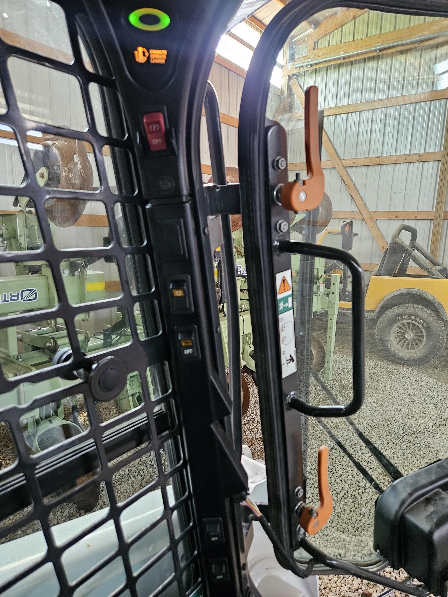 2018 Bobcat S850 Loaders and Lift