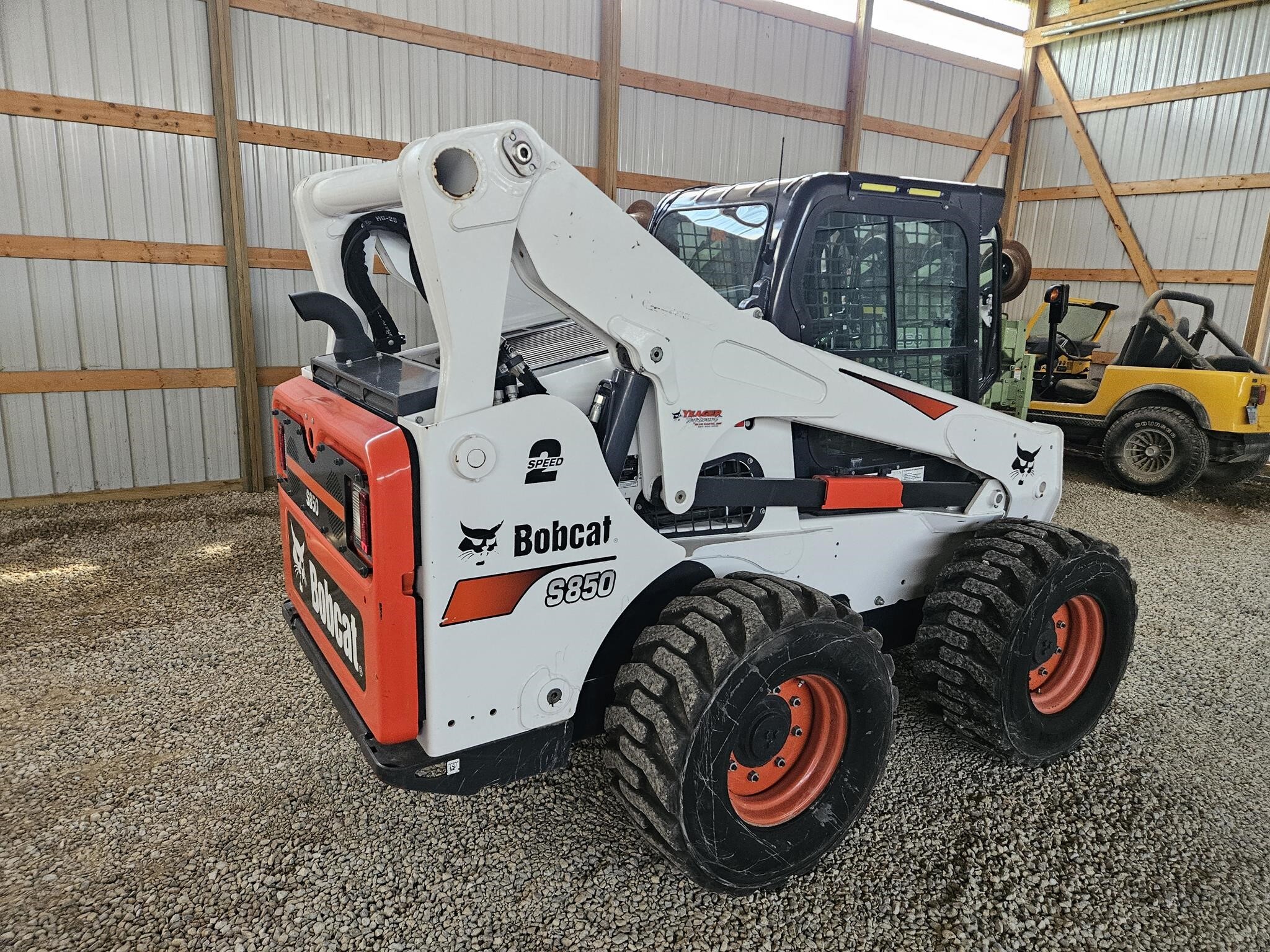 2018 Bobcat S850 Loaders and Lift
