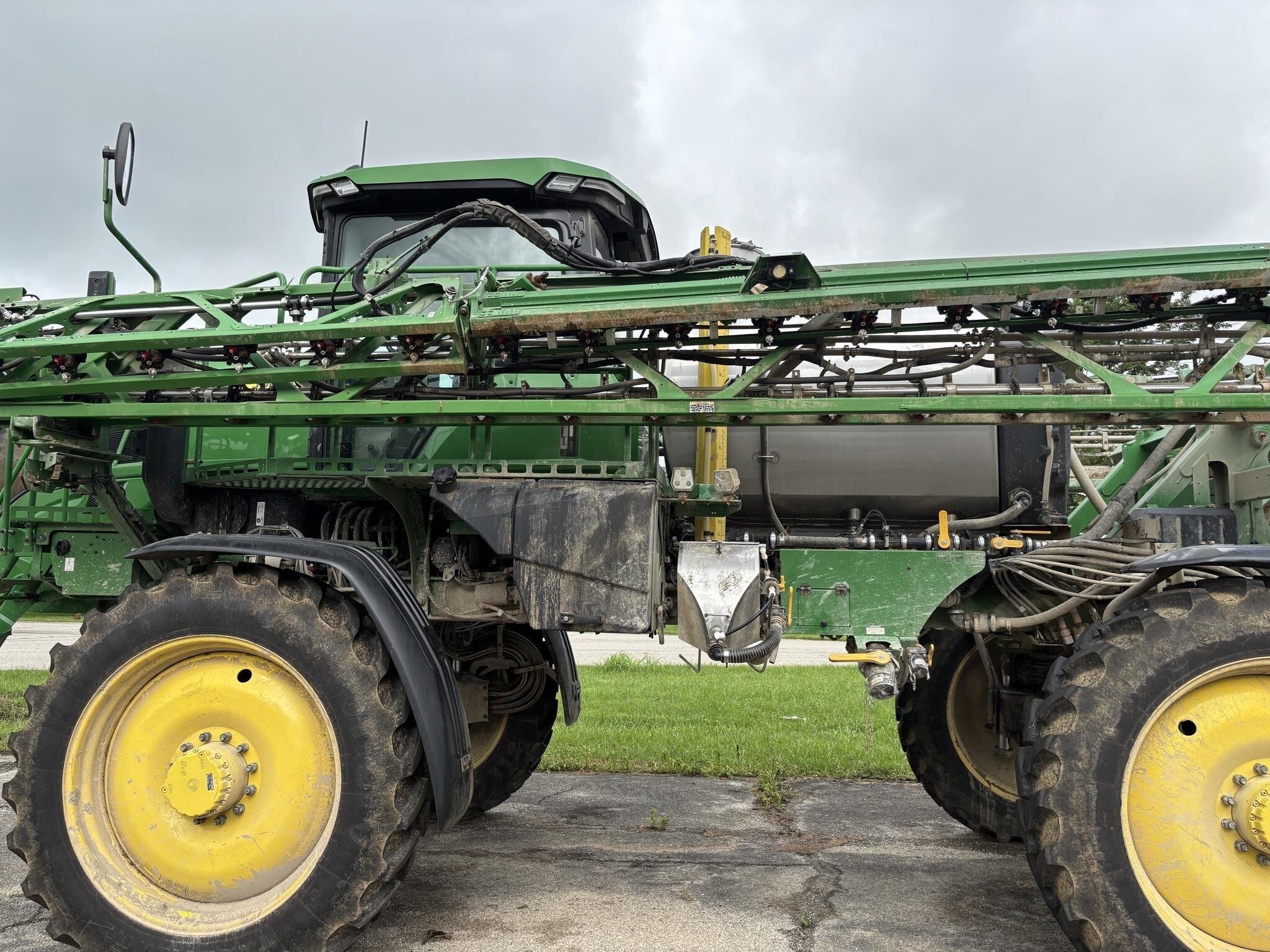 2025 John Deere 410R Self-Propelled Sprayer