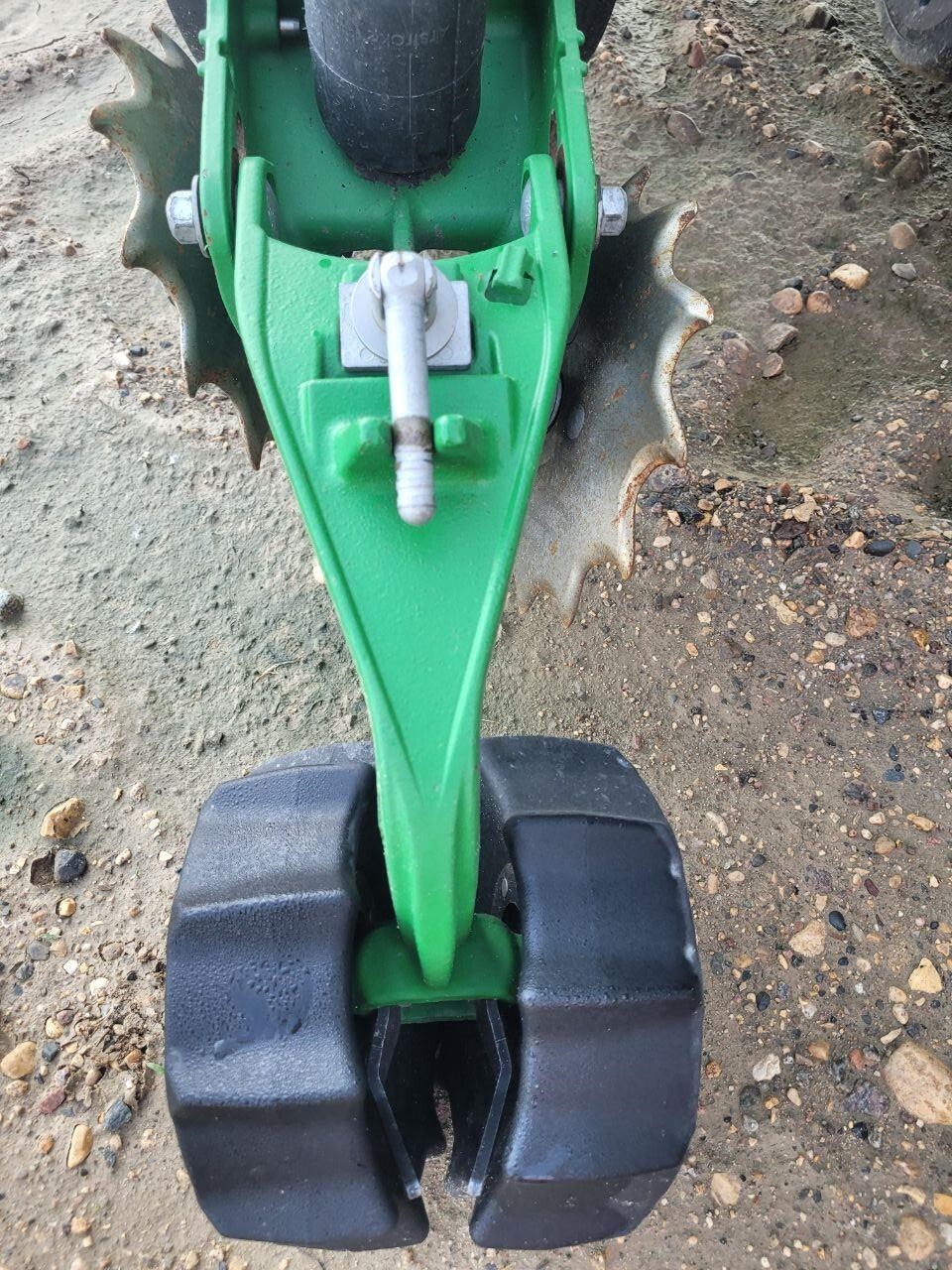 2021 Moore Built 24R22 Planter