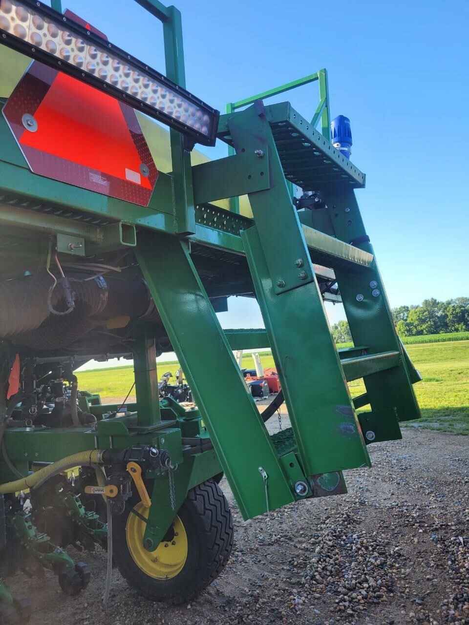 2021 Moore Built 24R22 Planter