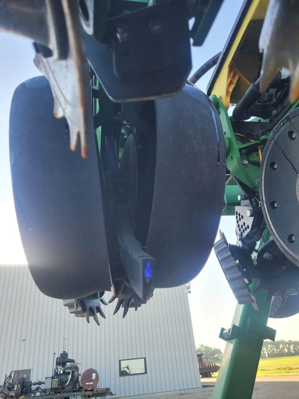 2021 Moore Built 24R22 Planter
