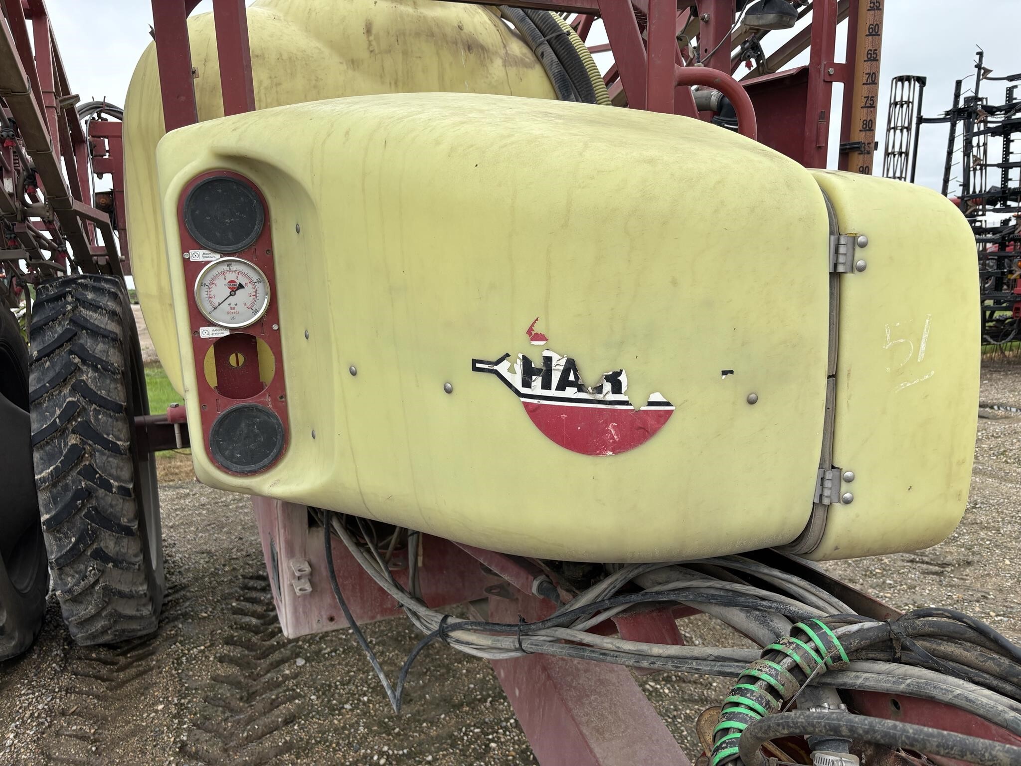 2004 Hardi Commander PLUS 4200 Pull-Type Sprayer