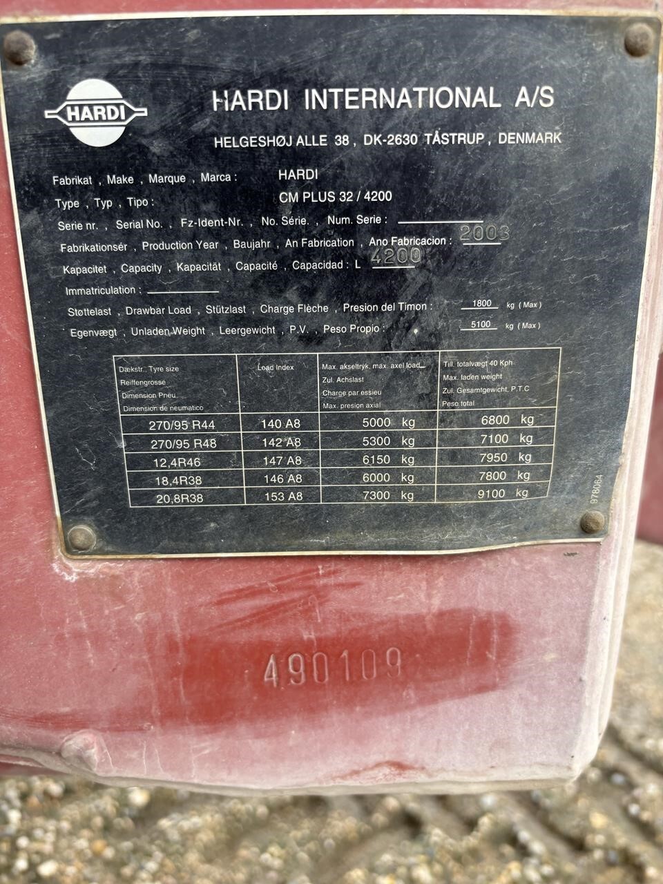 2004 Hardi Commander PLUS 4200 Pull-Type Sprayer