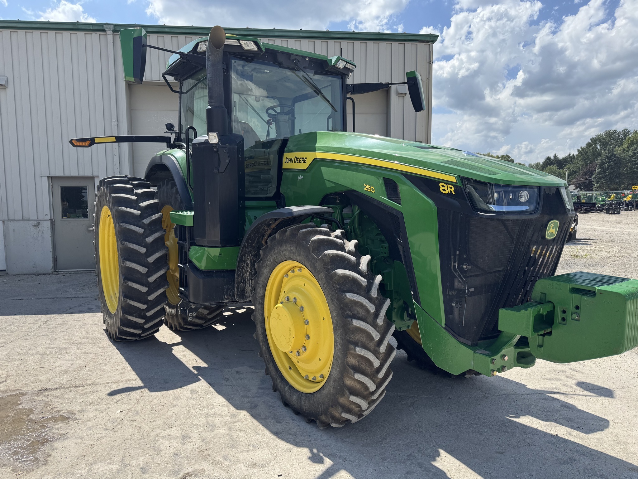 2022 John Deere 8R 250 Tractor