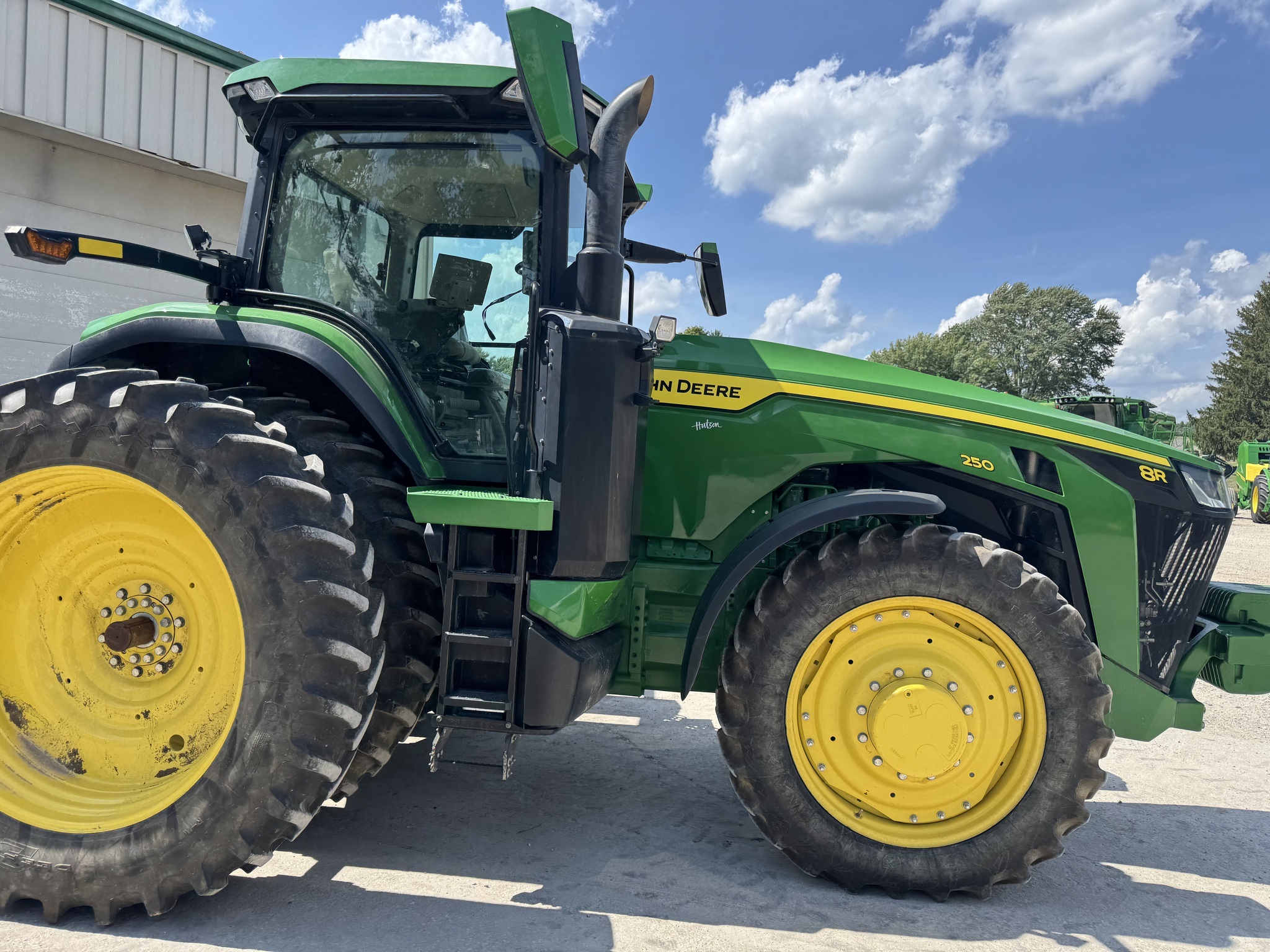 2022 John Deere 8R 250 Tractor