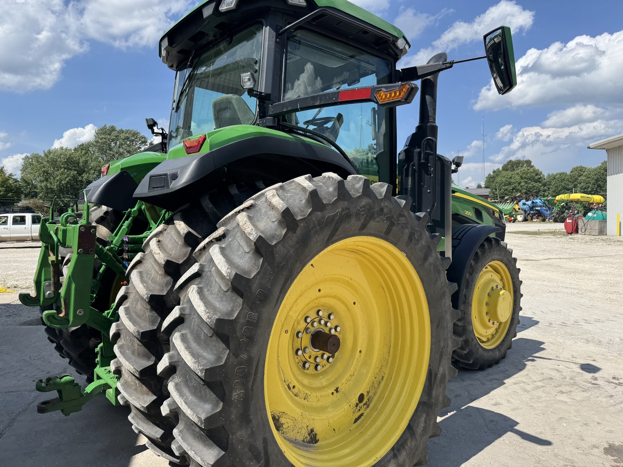 2022 John Deere 8R 250 Tractor