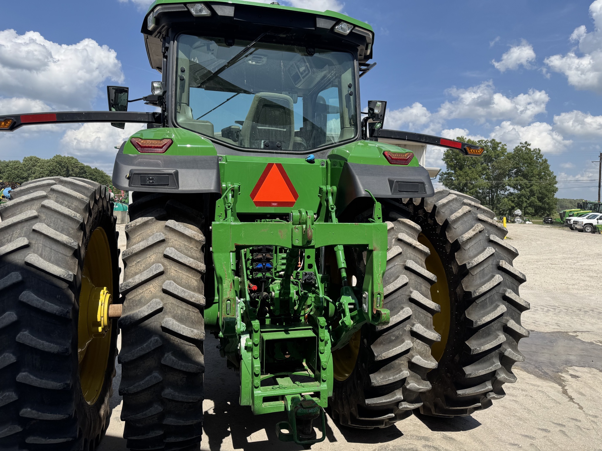 2022 John Deere 8R 250 Tractor