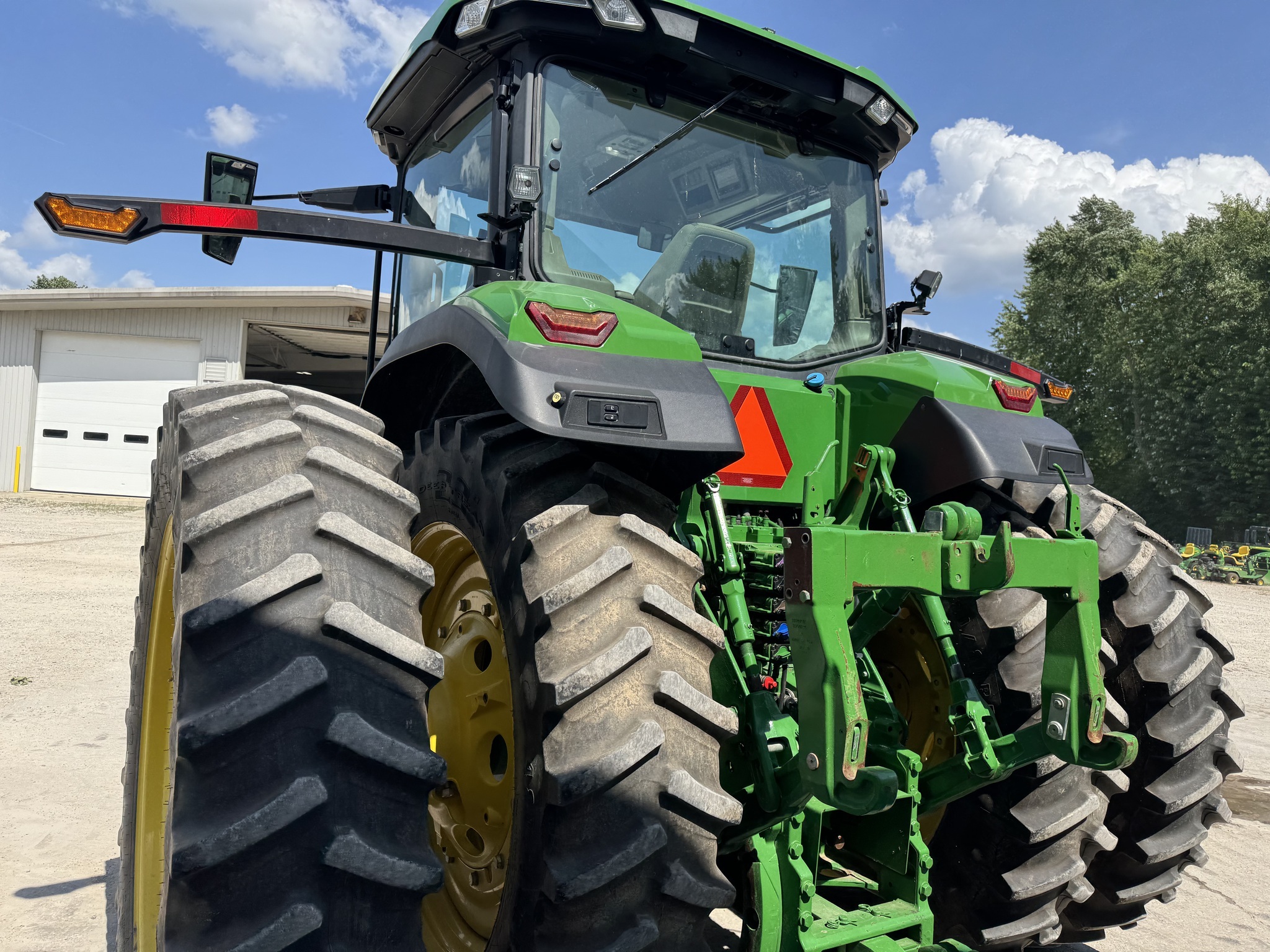 2022 John Deere 8R 250 Tractor