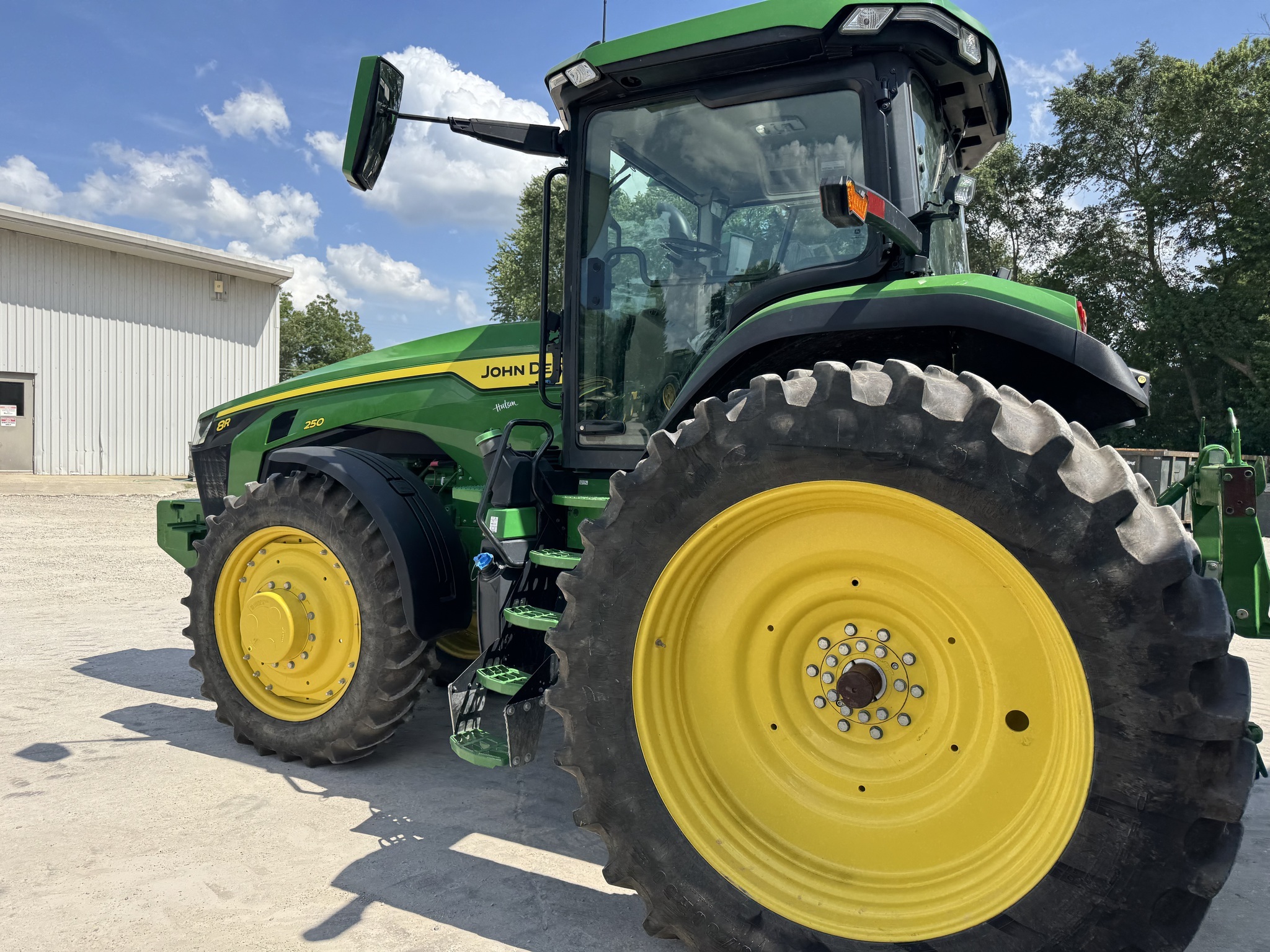 2022 John Deere 8R 250 Tractor