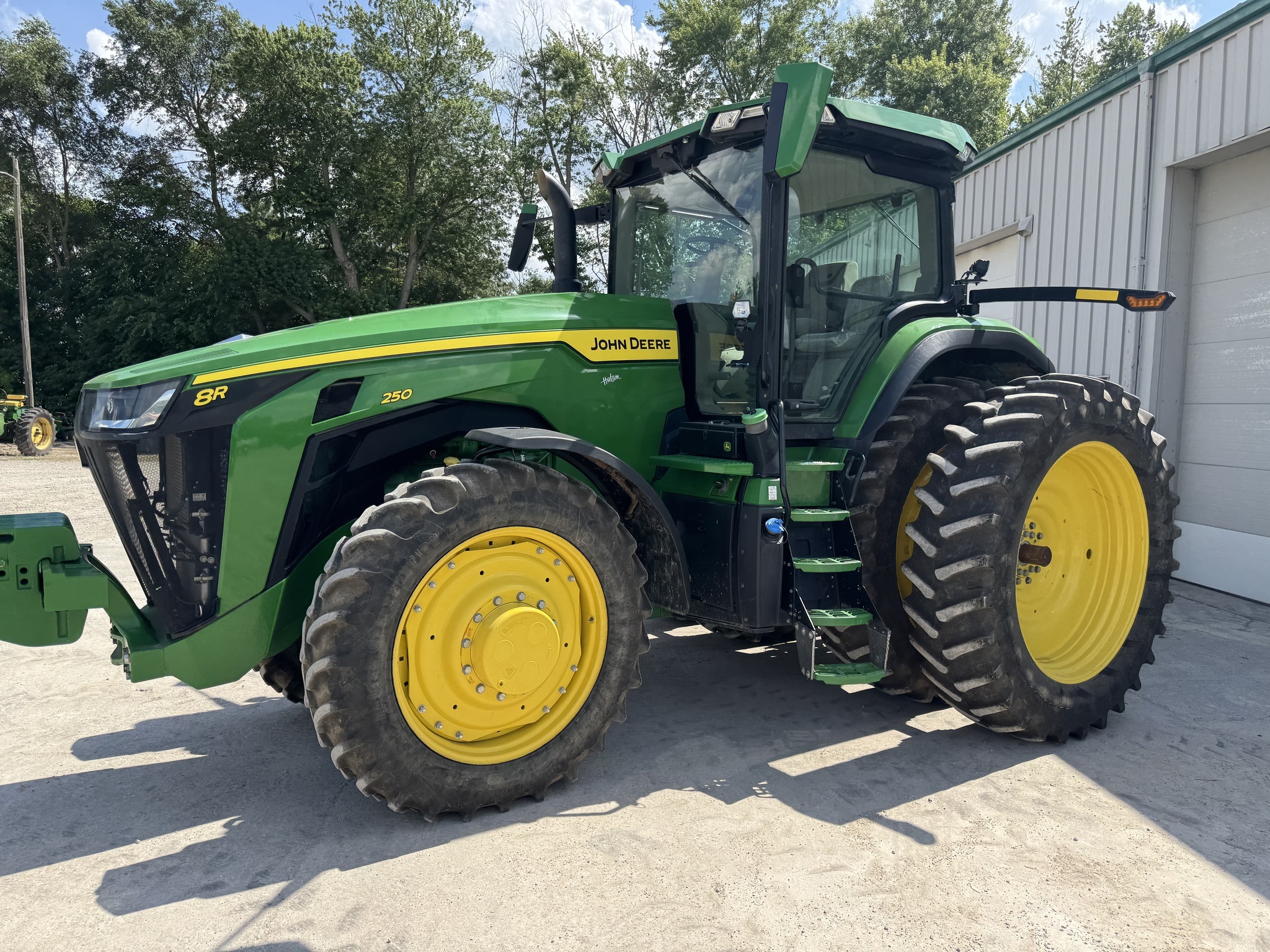 2022 John Deere 8R 250 Tractor