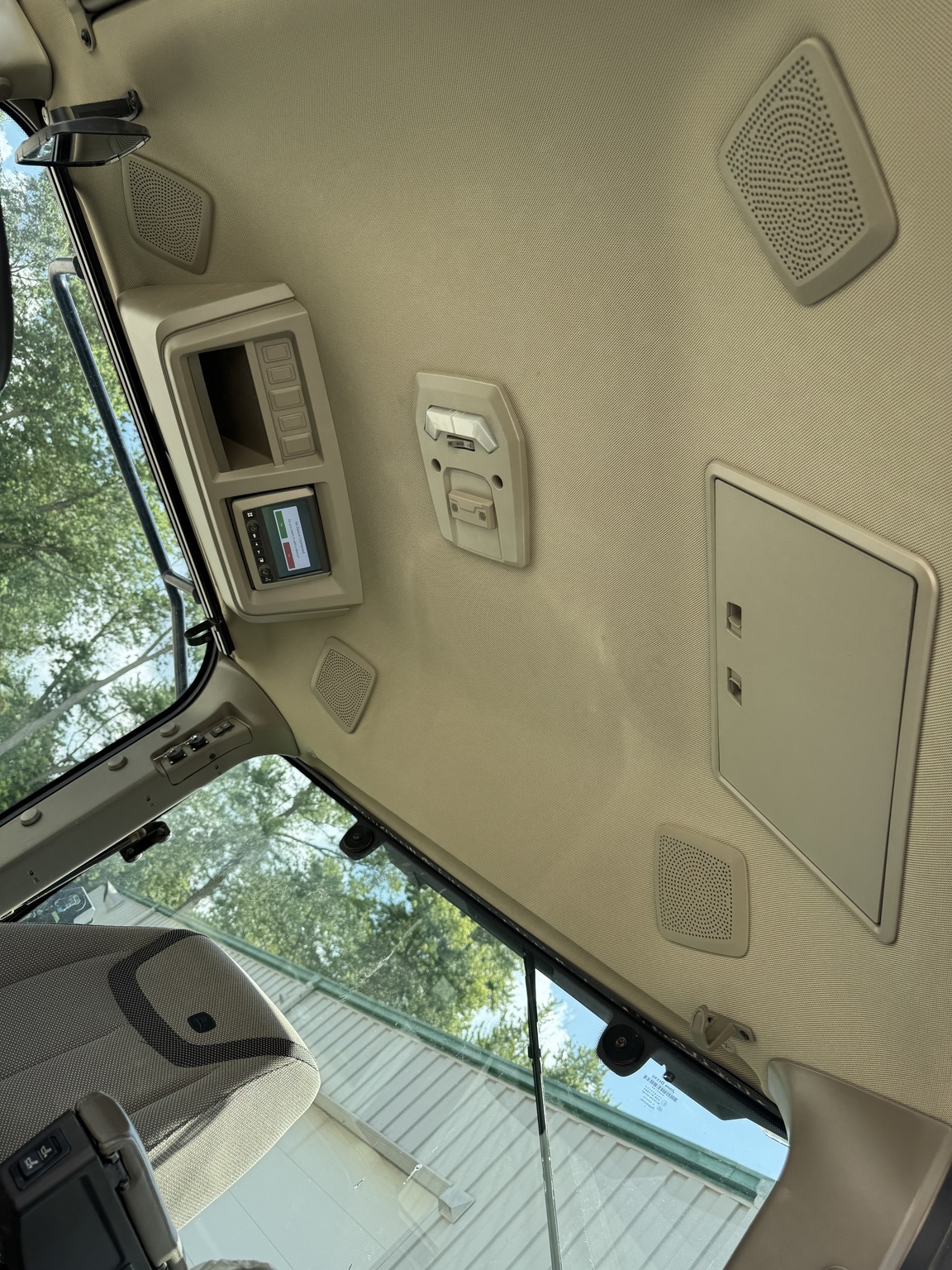 2022 John Deere 8R 250 Tractor