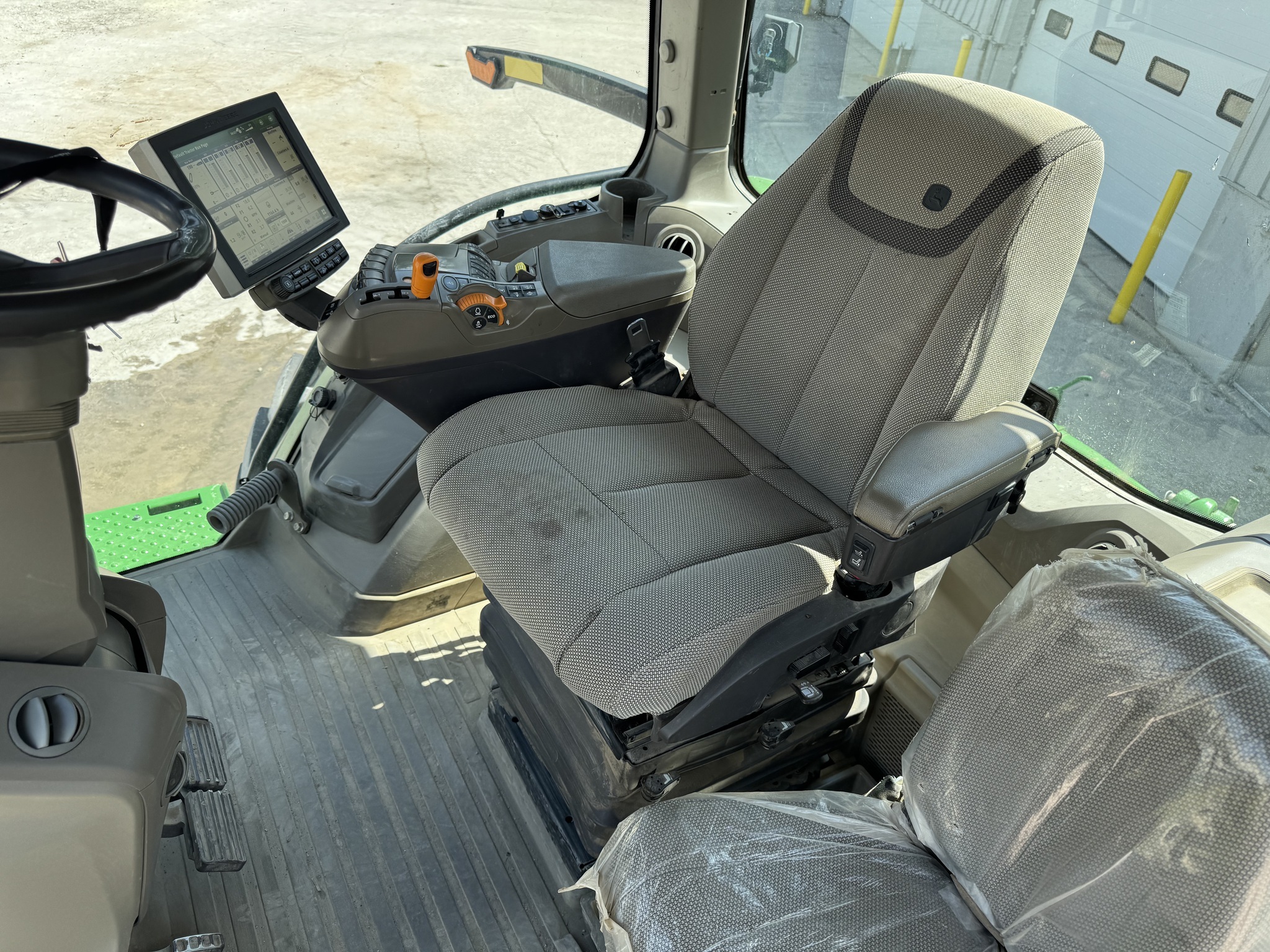 2022 John Deere 8R 250 Tractor