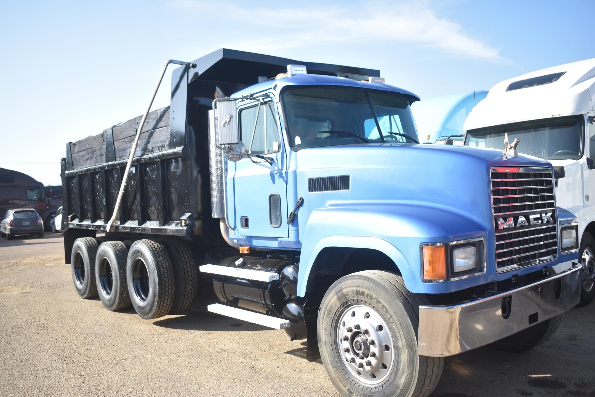 2001 Mack CH613 Semi Trucks/Trailer