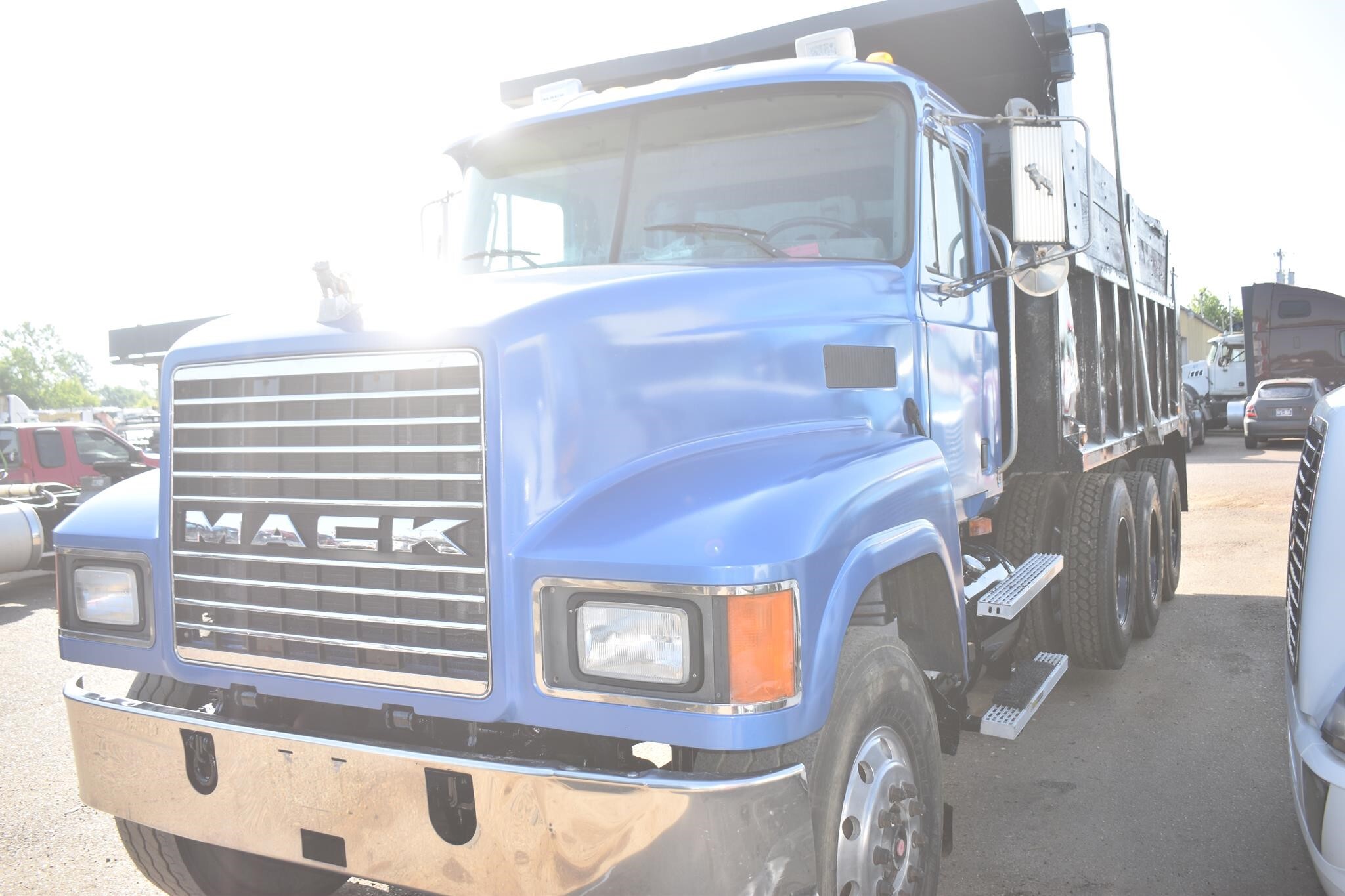 2001 Mack CH613 Semi Trucks/Trailer