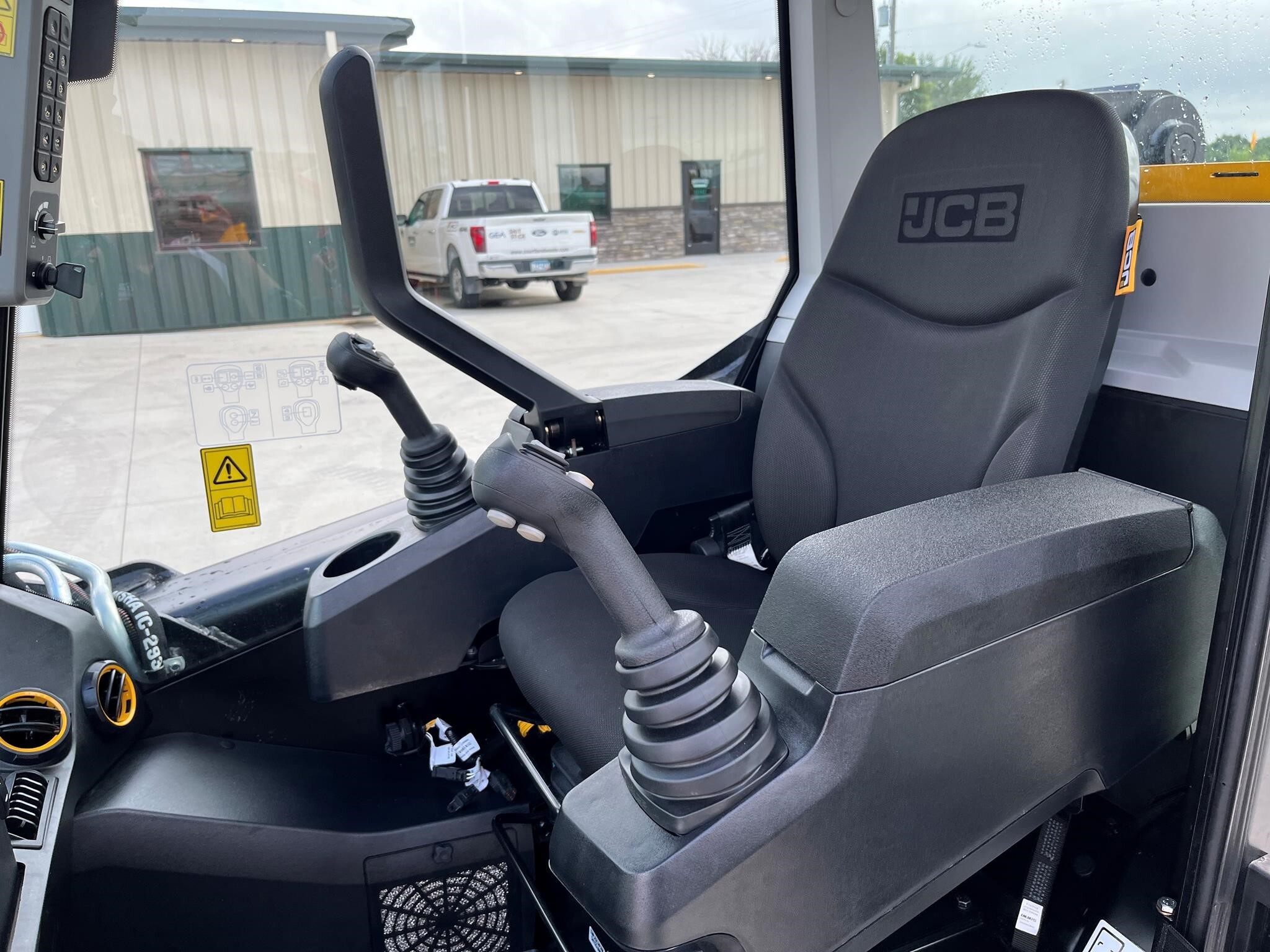 2025 JCB 270 Skid Steer