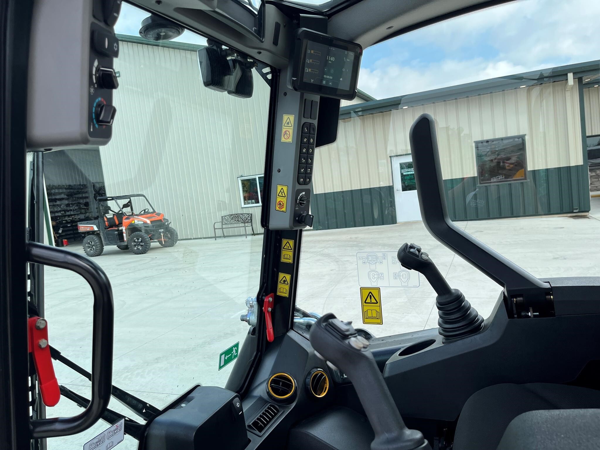 2025 JCB 270 Skid Steer