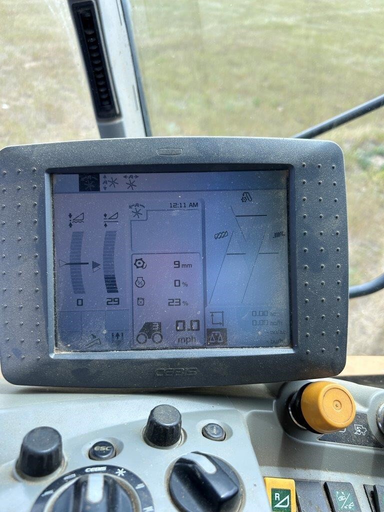 2011 Claas Lexion 750 Combine