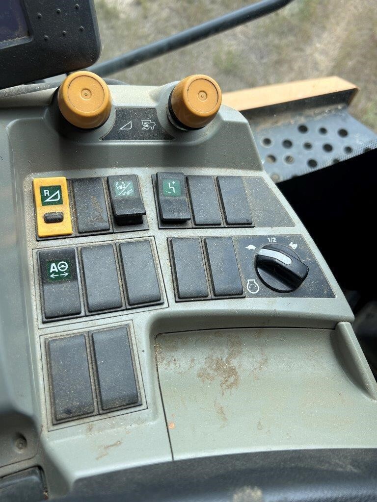 2011 Claas Lexion 750 Combine