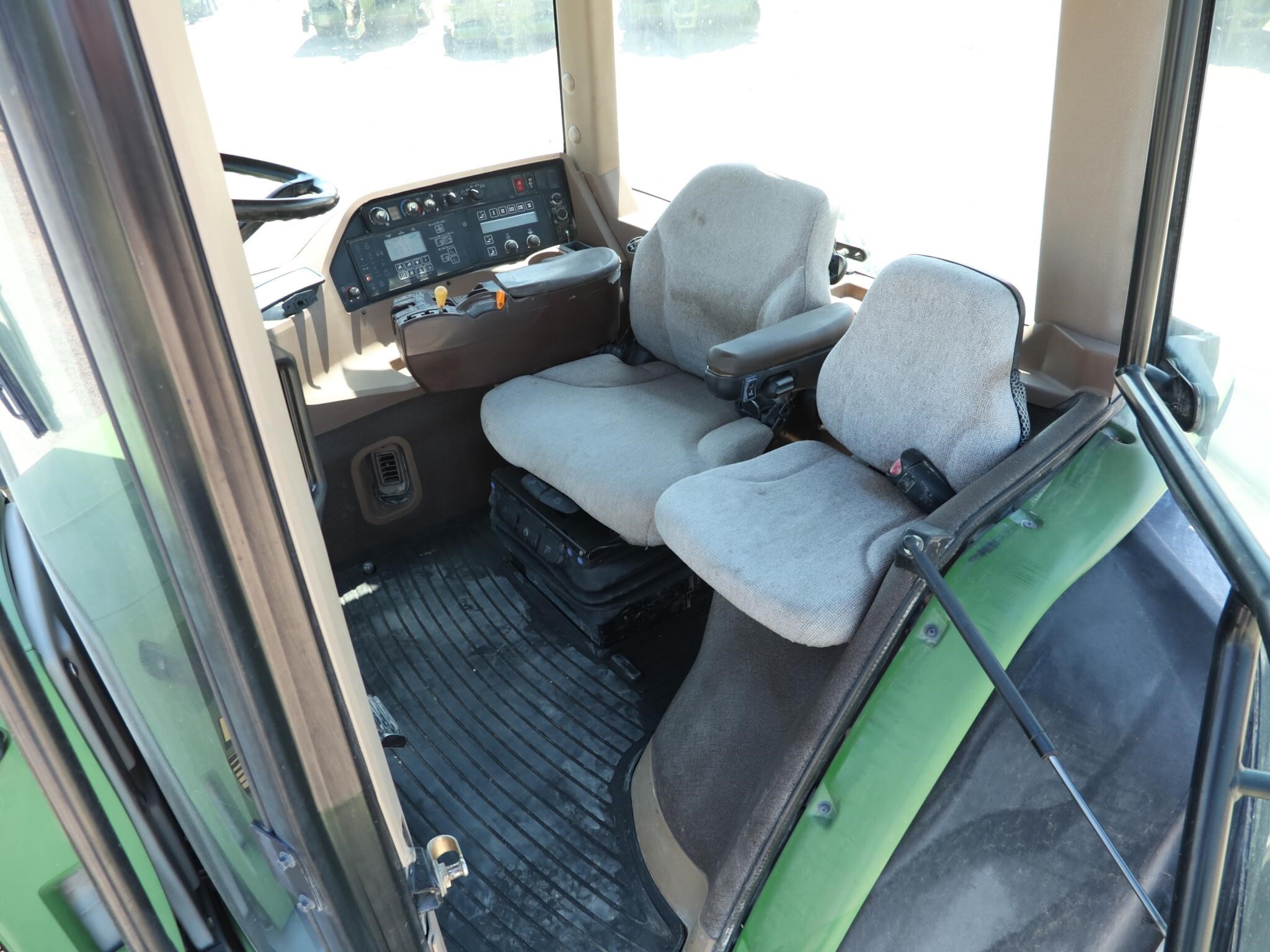 2006 John Deere 9520T Tractor