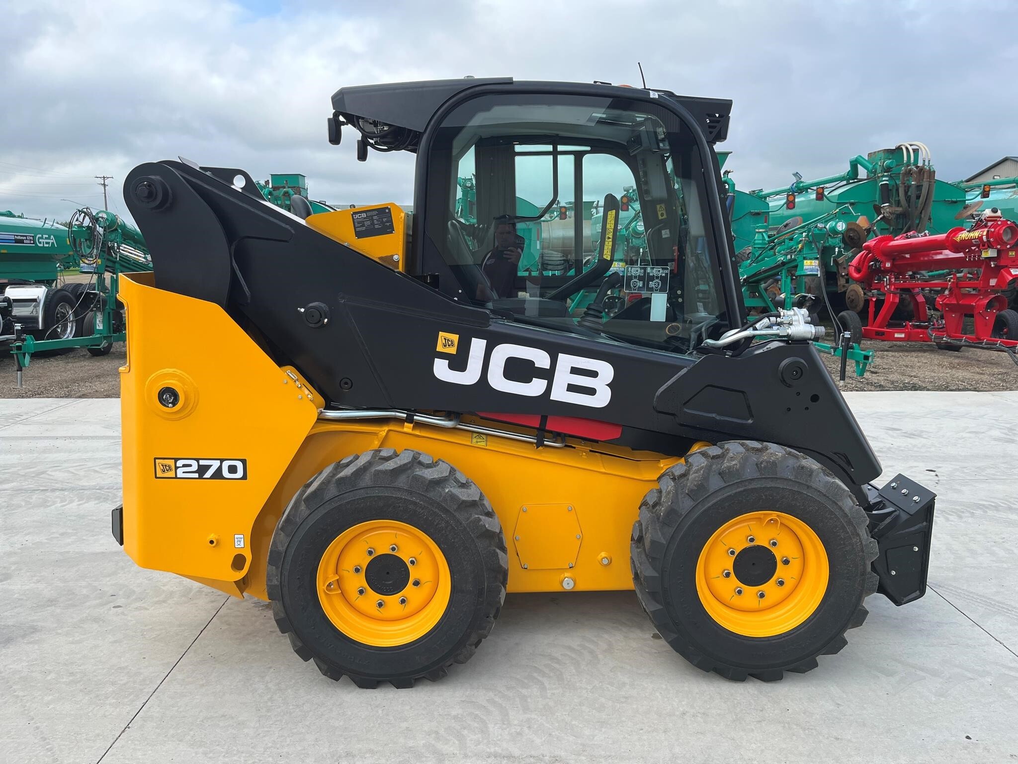 2025 JCB 270 Skid Steer