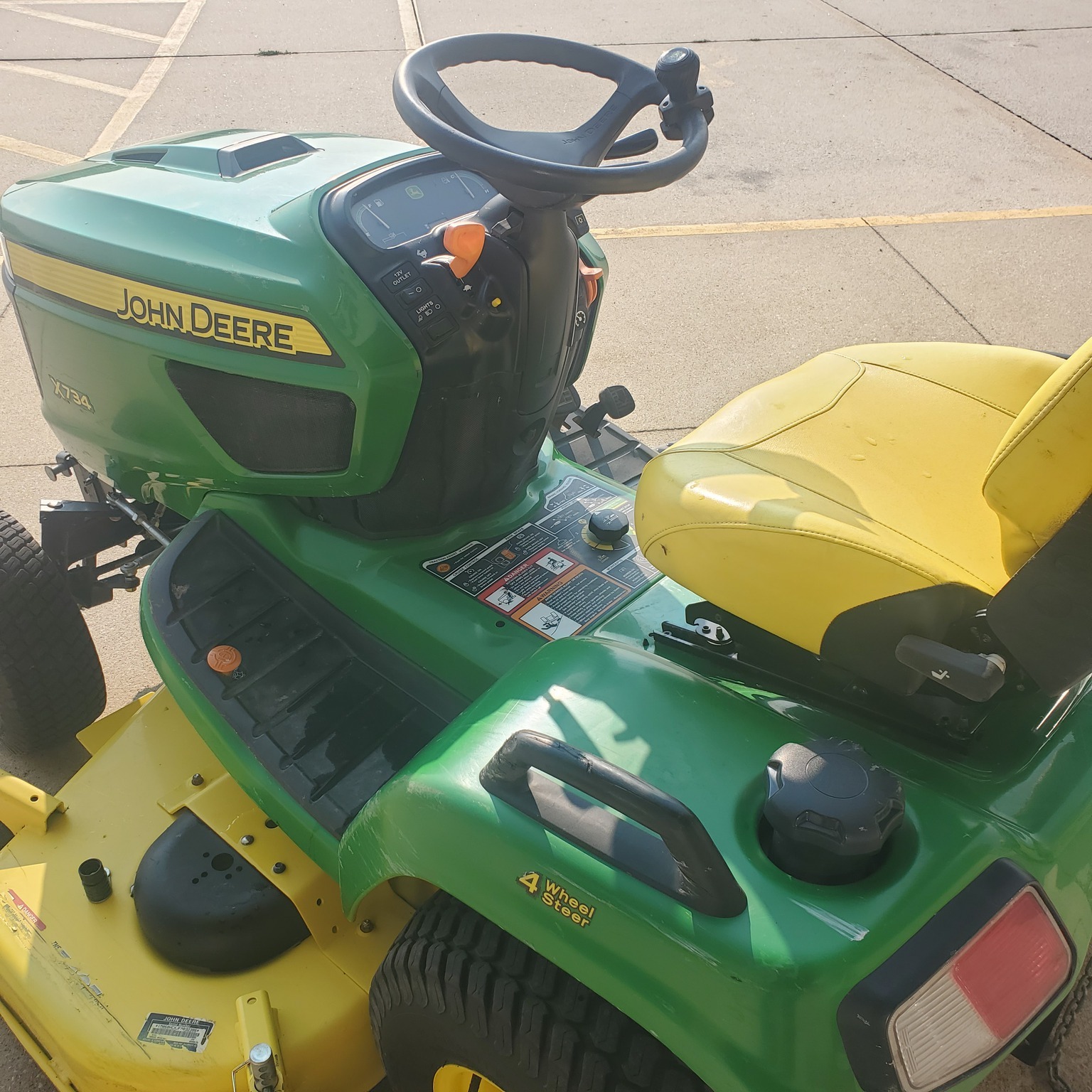 2015 John Deere X734 Lawn Mower