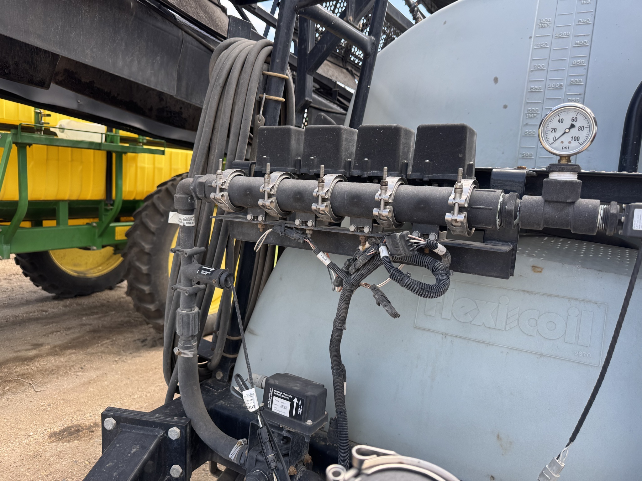 2001 Flexi-Coil S67 Pull-Type Sprayer