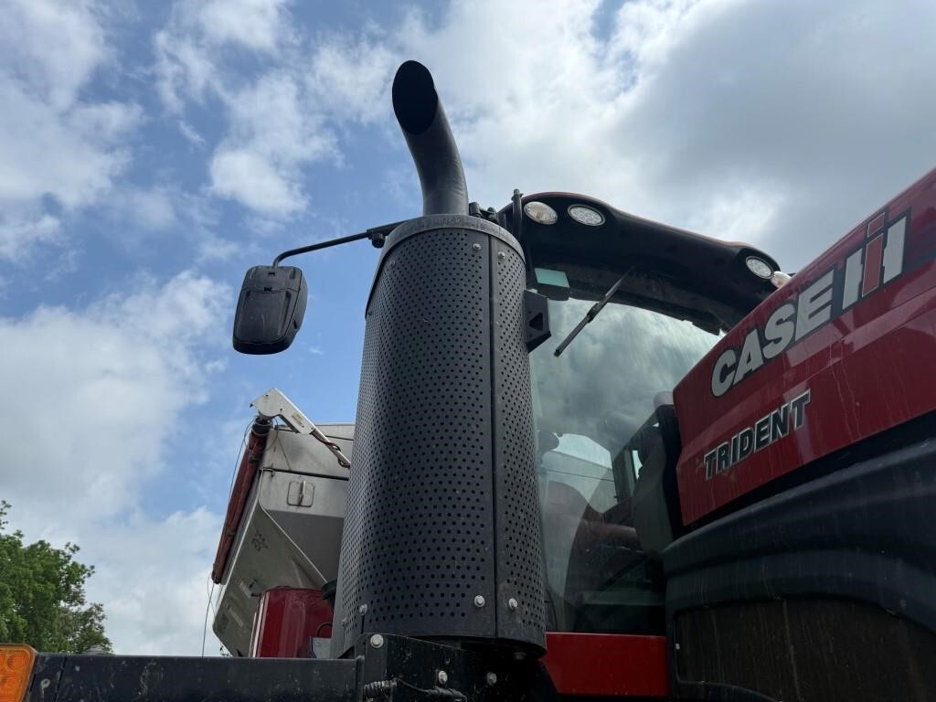 2022 Case IH TRIDENT 5550 Self-Propelled Sprayer
