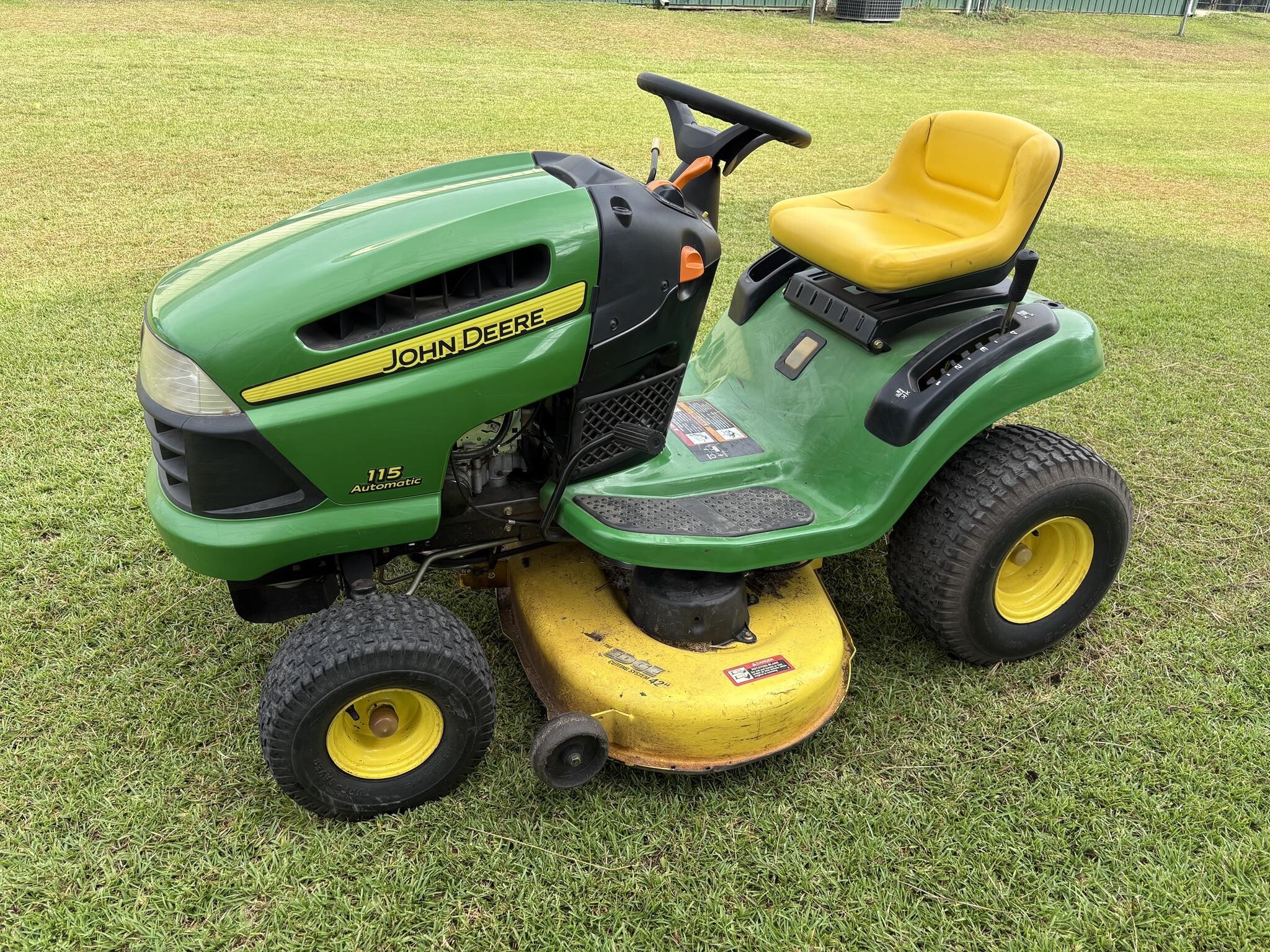 2006 John Deere 115 Lawn Mower