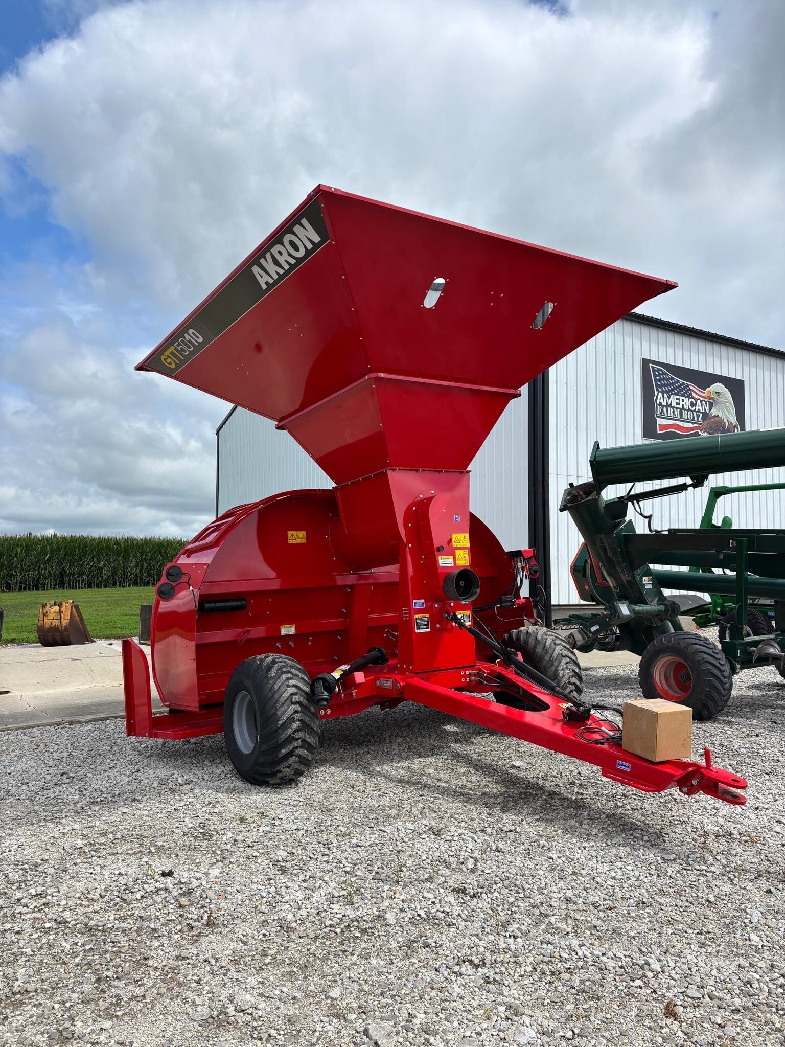 2025 Akron GTT5010 Grain Bagger