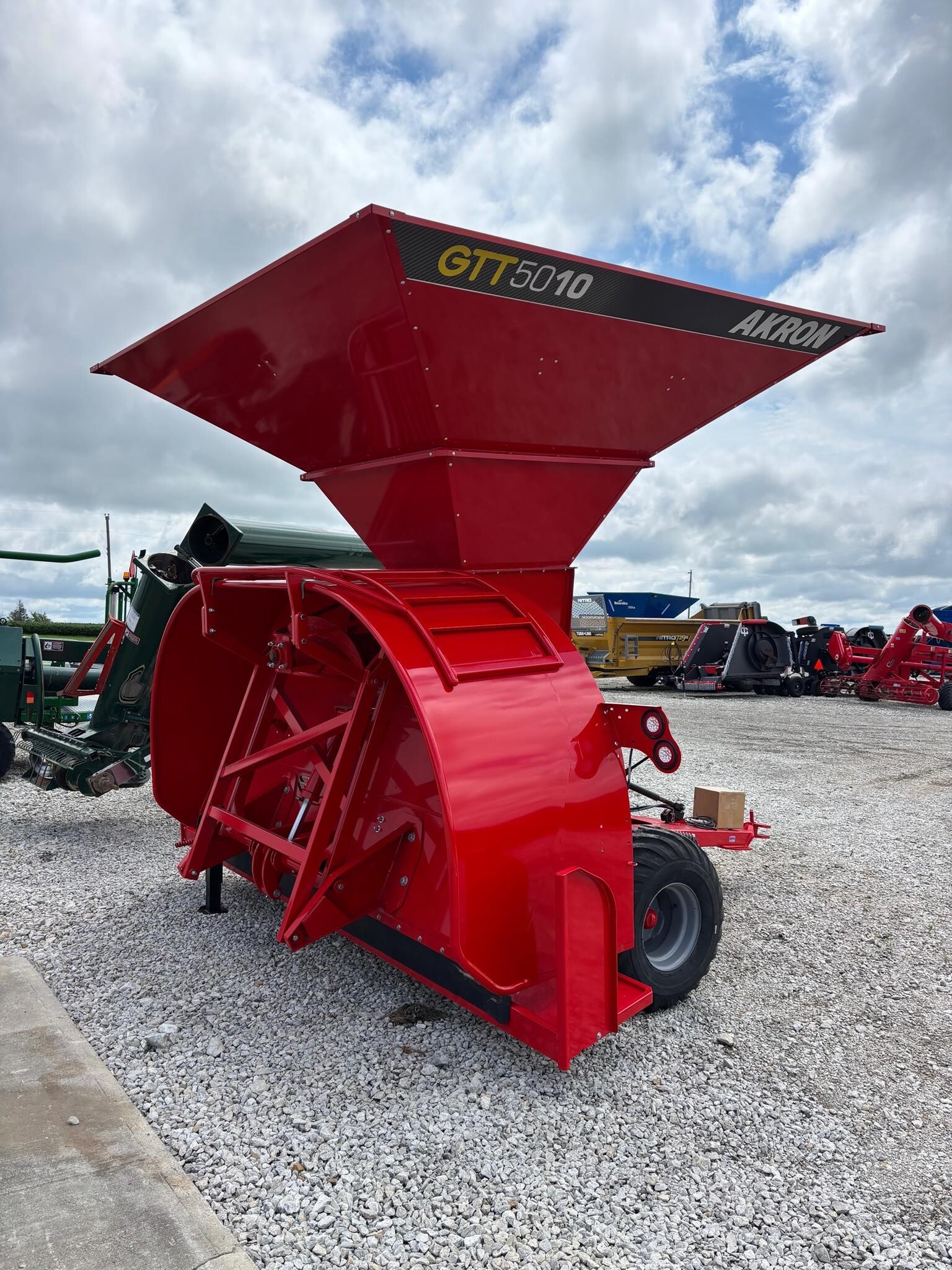 2025 Akron GTT5010 Grain Bagger