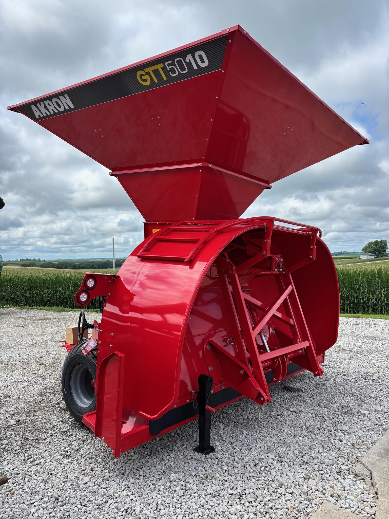 2025 Akron GTT5010 Grain Bagger