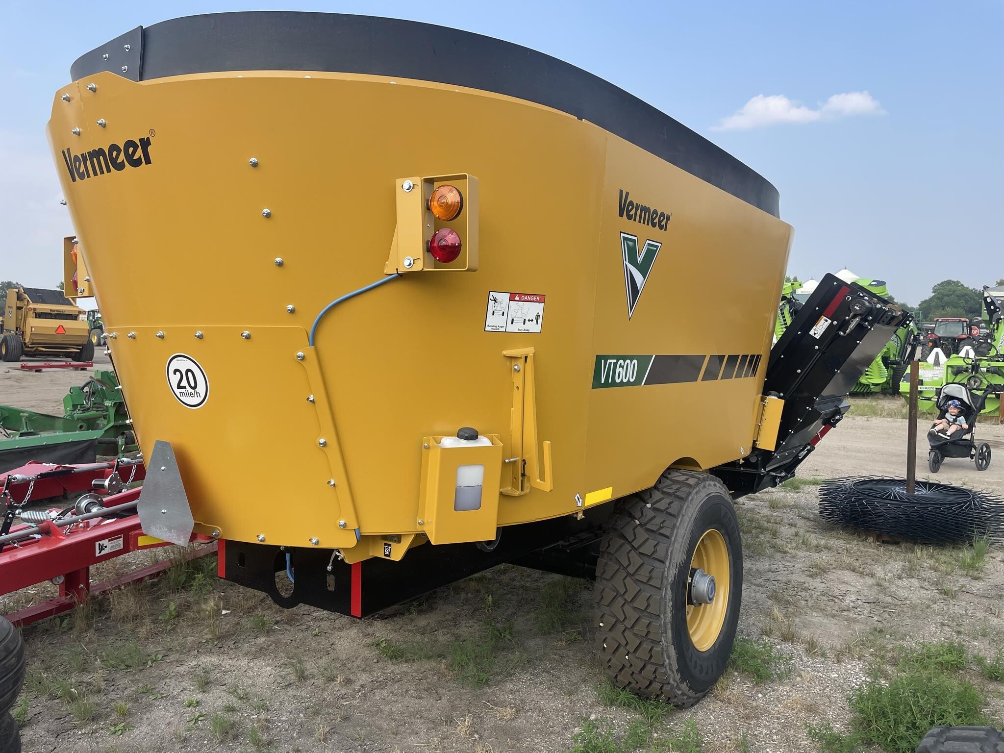 2025 Vermeer VT600 Feed Wagon