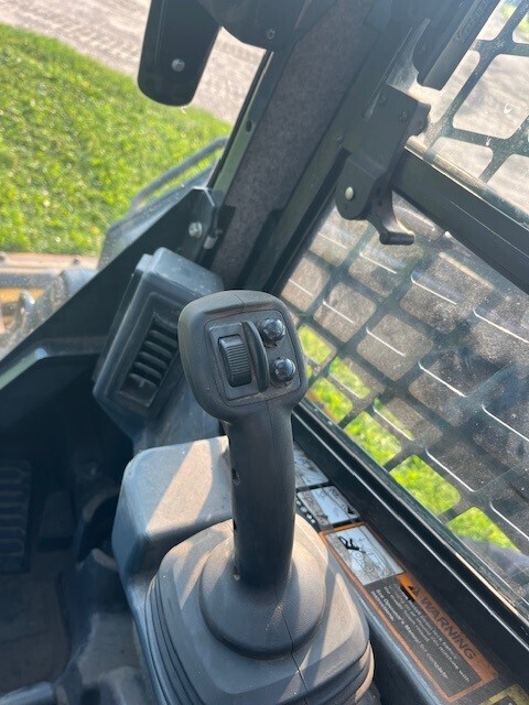 2022 Deere 331G Skid Steer