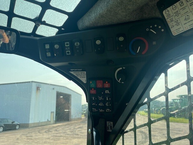 2022 Deere 331G Skid Steer