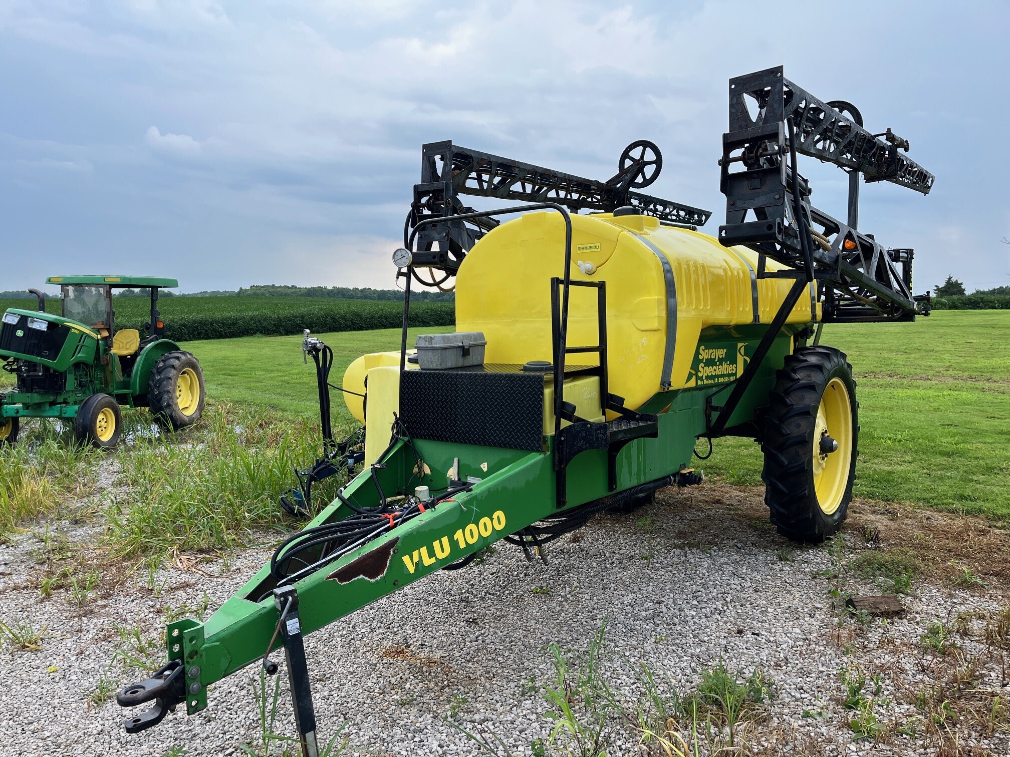  Sprayer Specialties VLU1000 Pull-Type Sprayer
