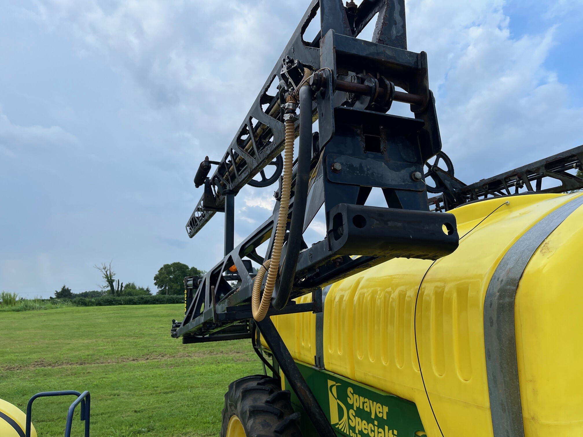  Sprayer Specialties VLU1000 Pull-Type Sprayer