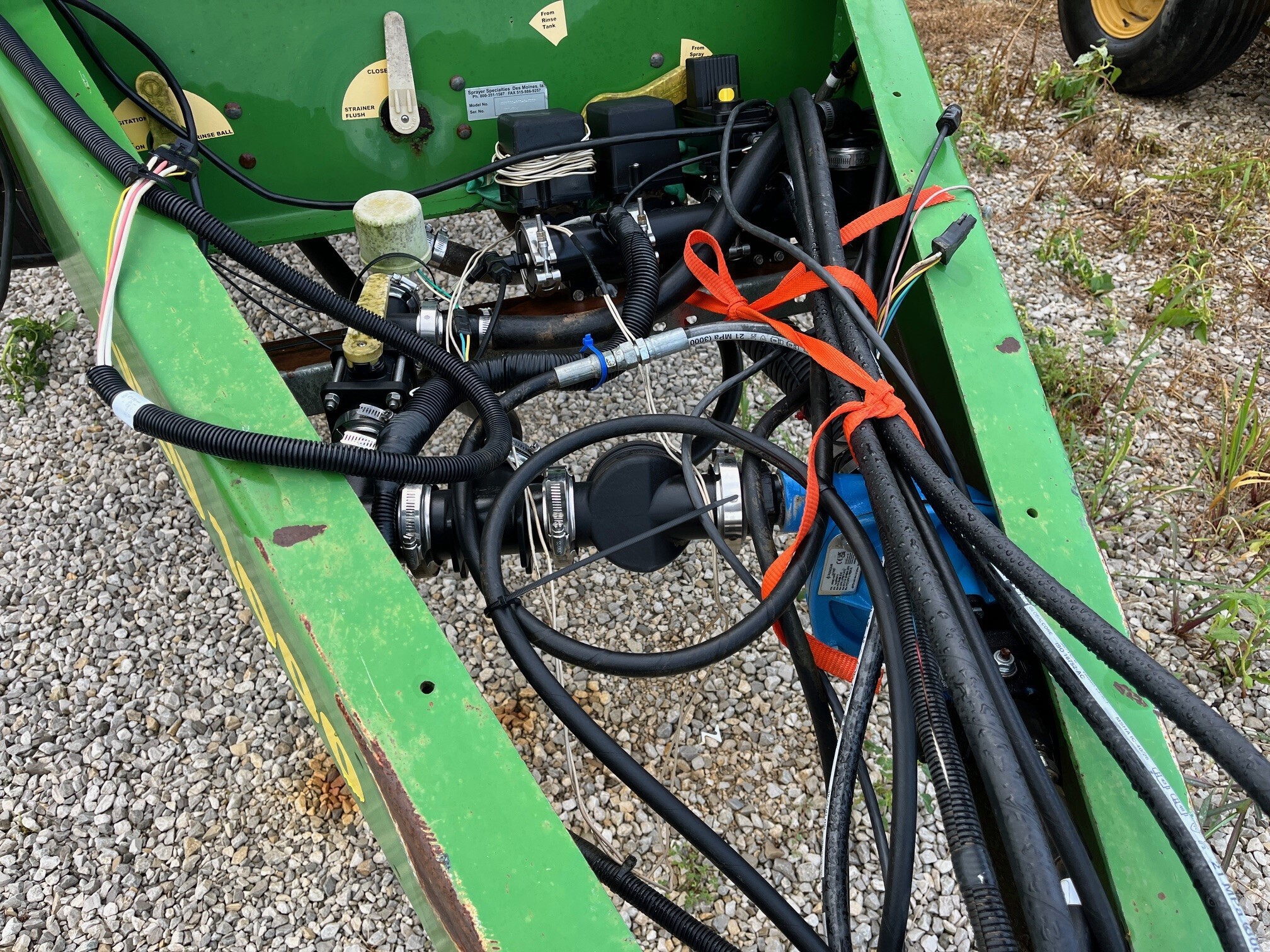  Sprayer Specialties VLU1000 Pull-Type Sprayer